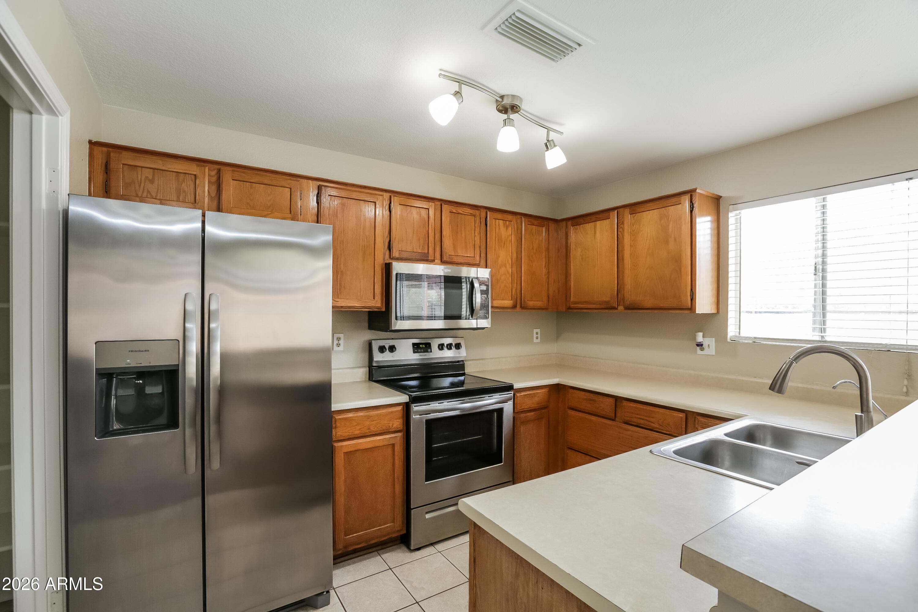 6629 W Cheryl Dr — photo 2