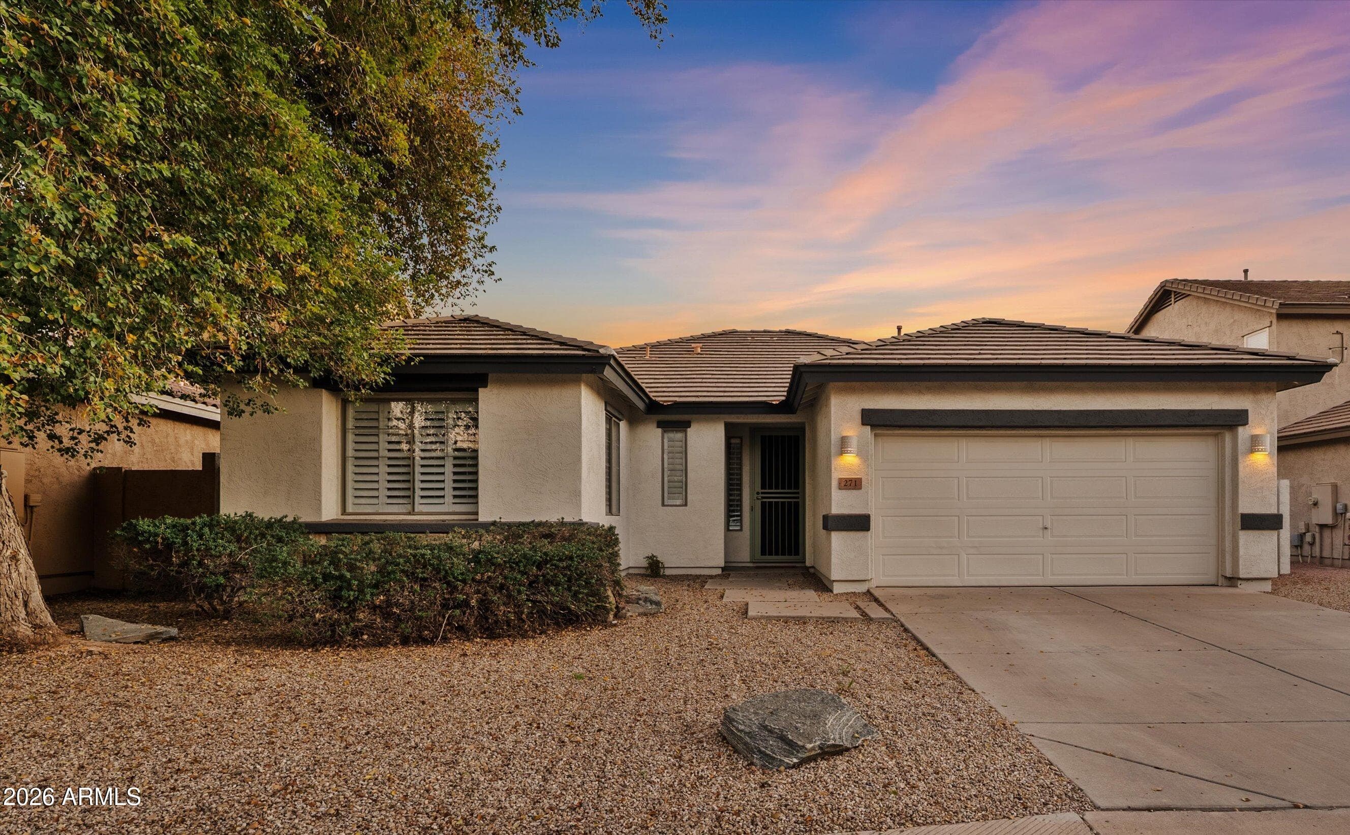 271 W Roadrunner Dr — photo 1