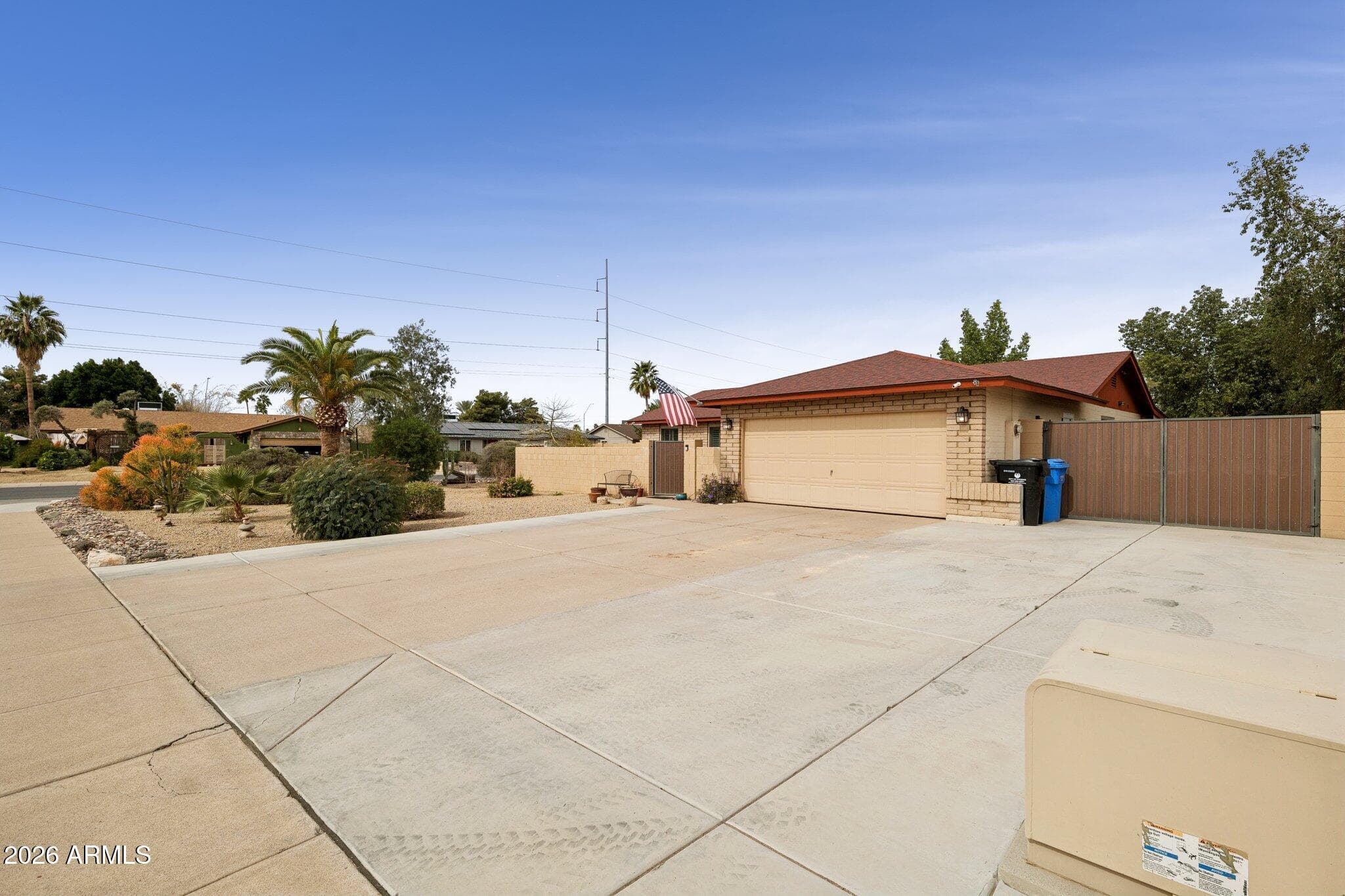 802 E Marconi Ave — photo 1