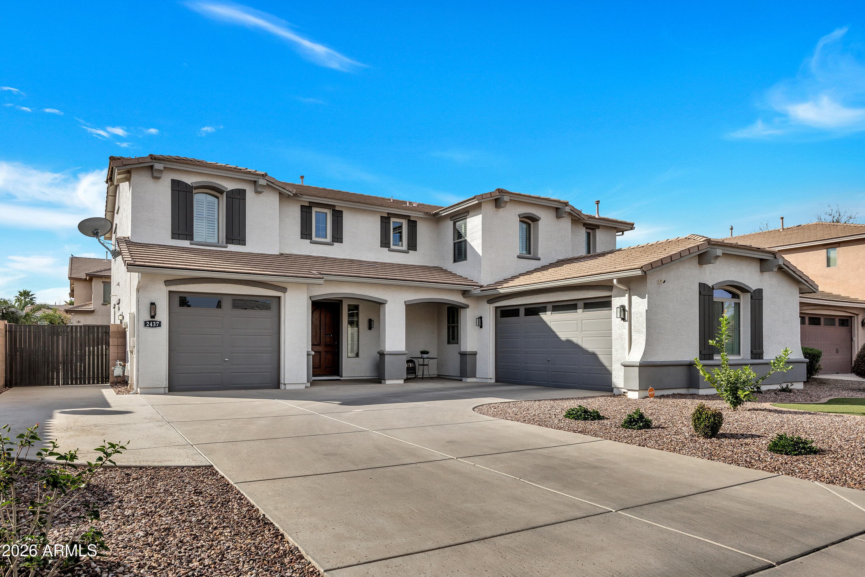 2437 E Lodgepole Dr — photo 1