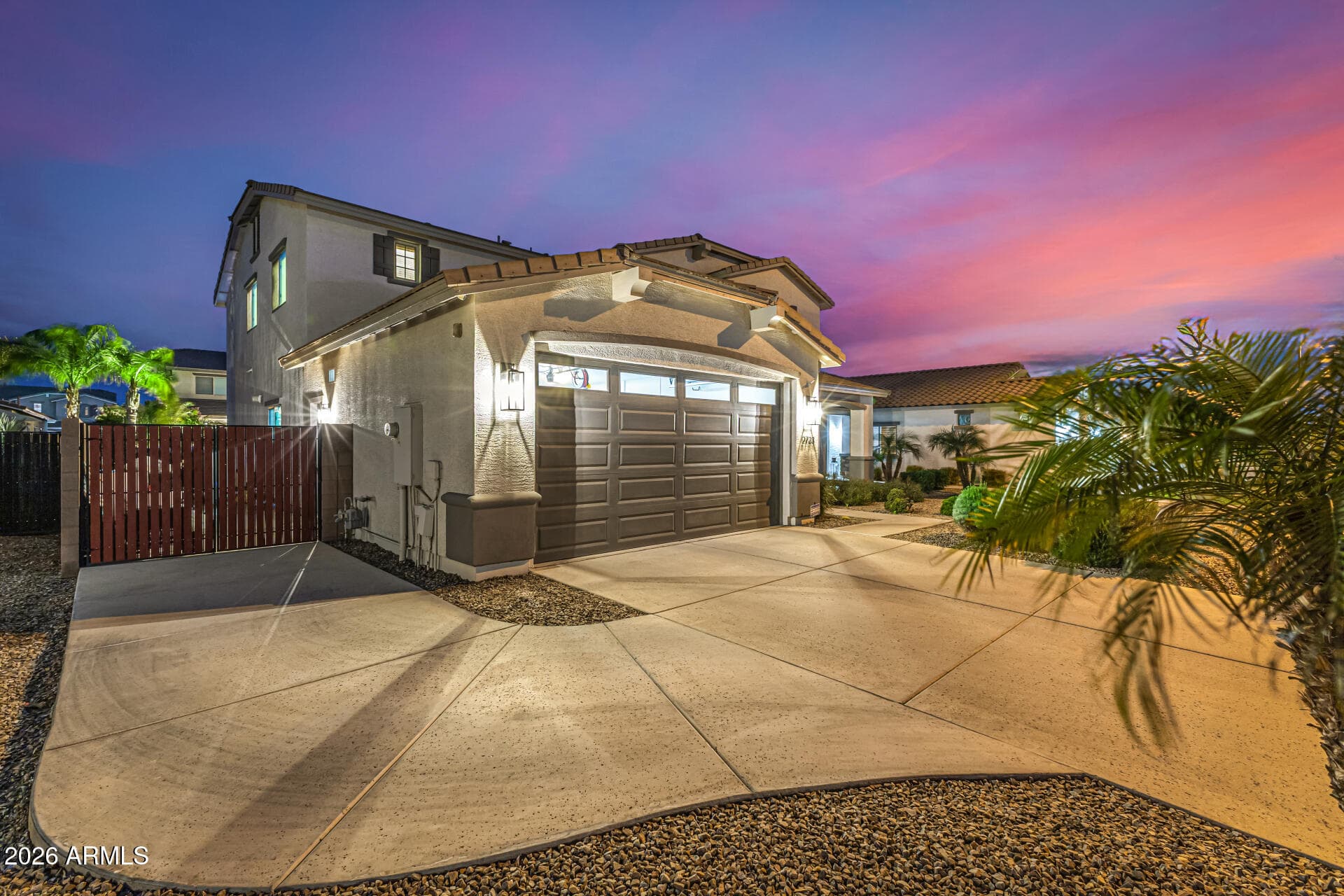 2733 E Rakestraw Ln — photo 2