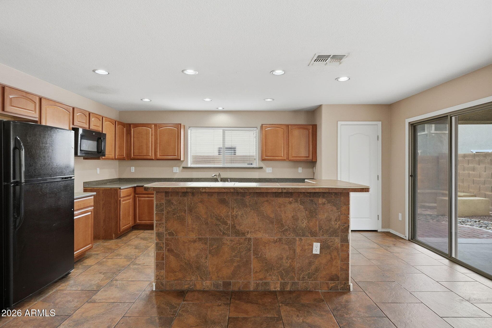 6467 W Orchid Ln — photo 2