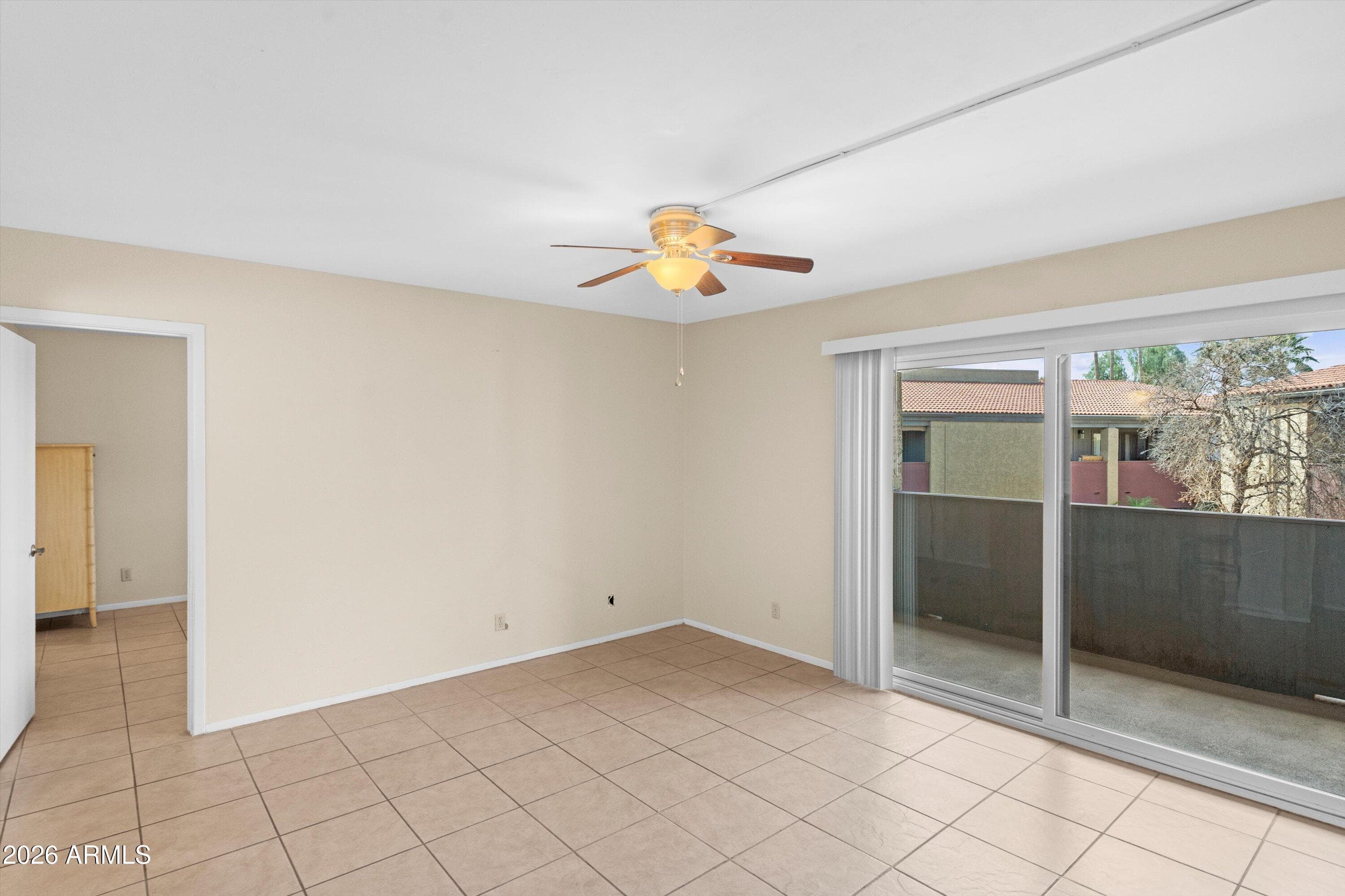 1730 W Emelita Ave 2034 — photo 2