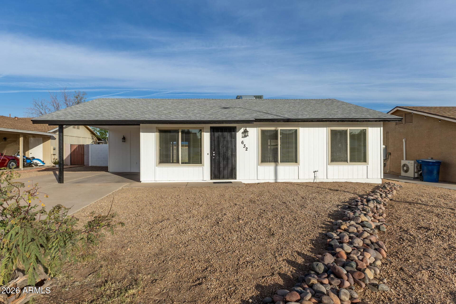 632 W Julie Dr — photo 2