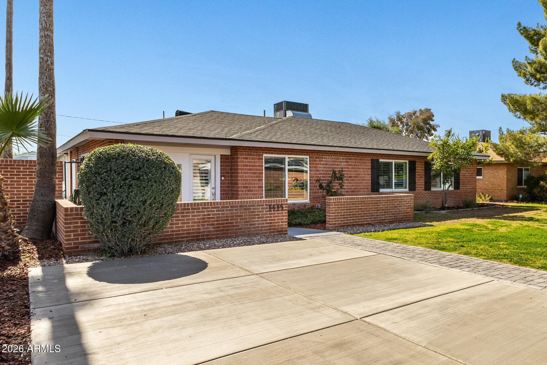 1115 W San Miguel Ave — photo 1