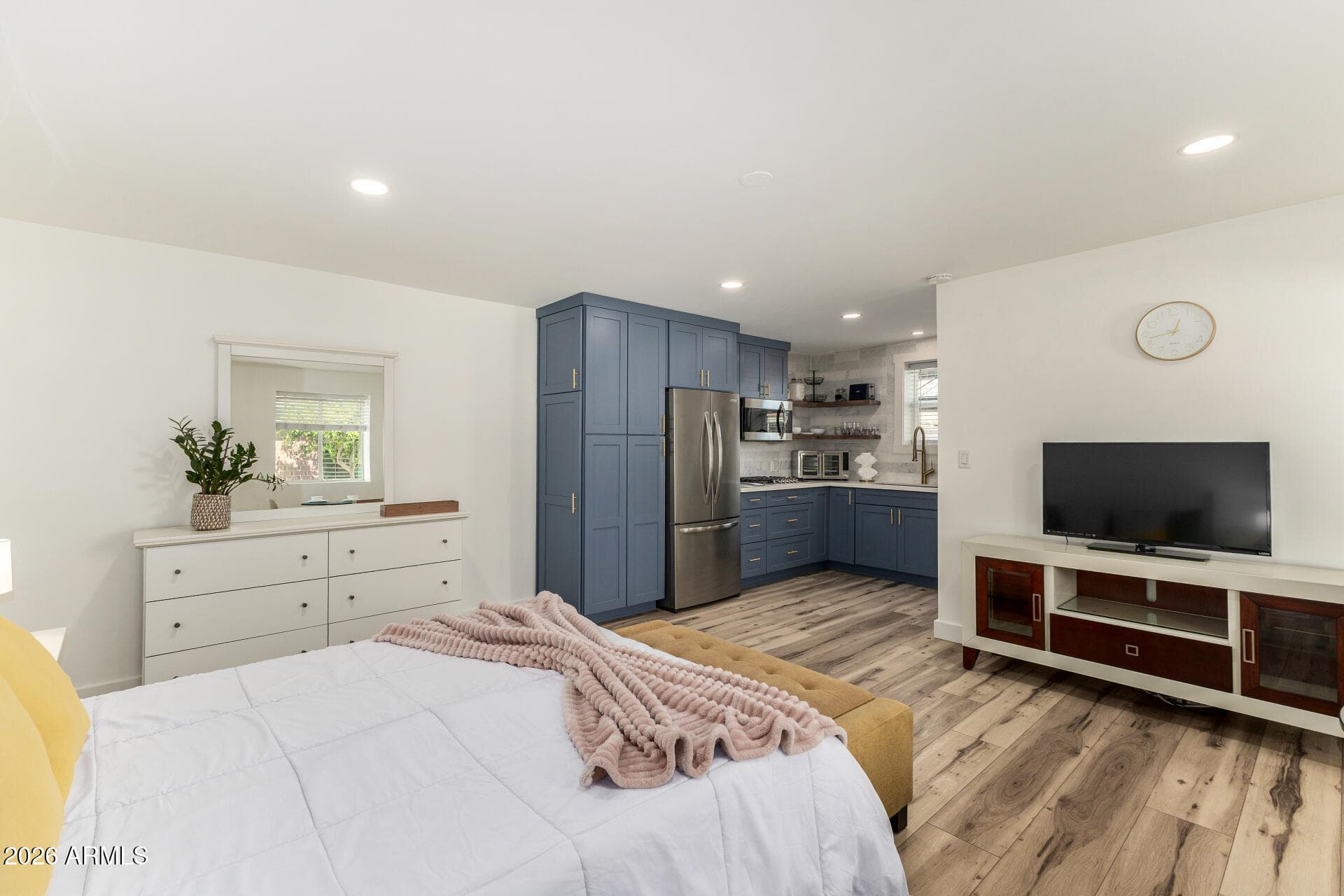 1115 W San Miguel Ave — photo 2