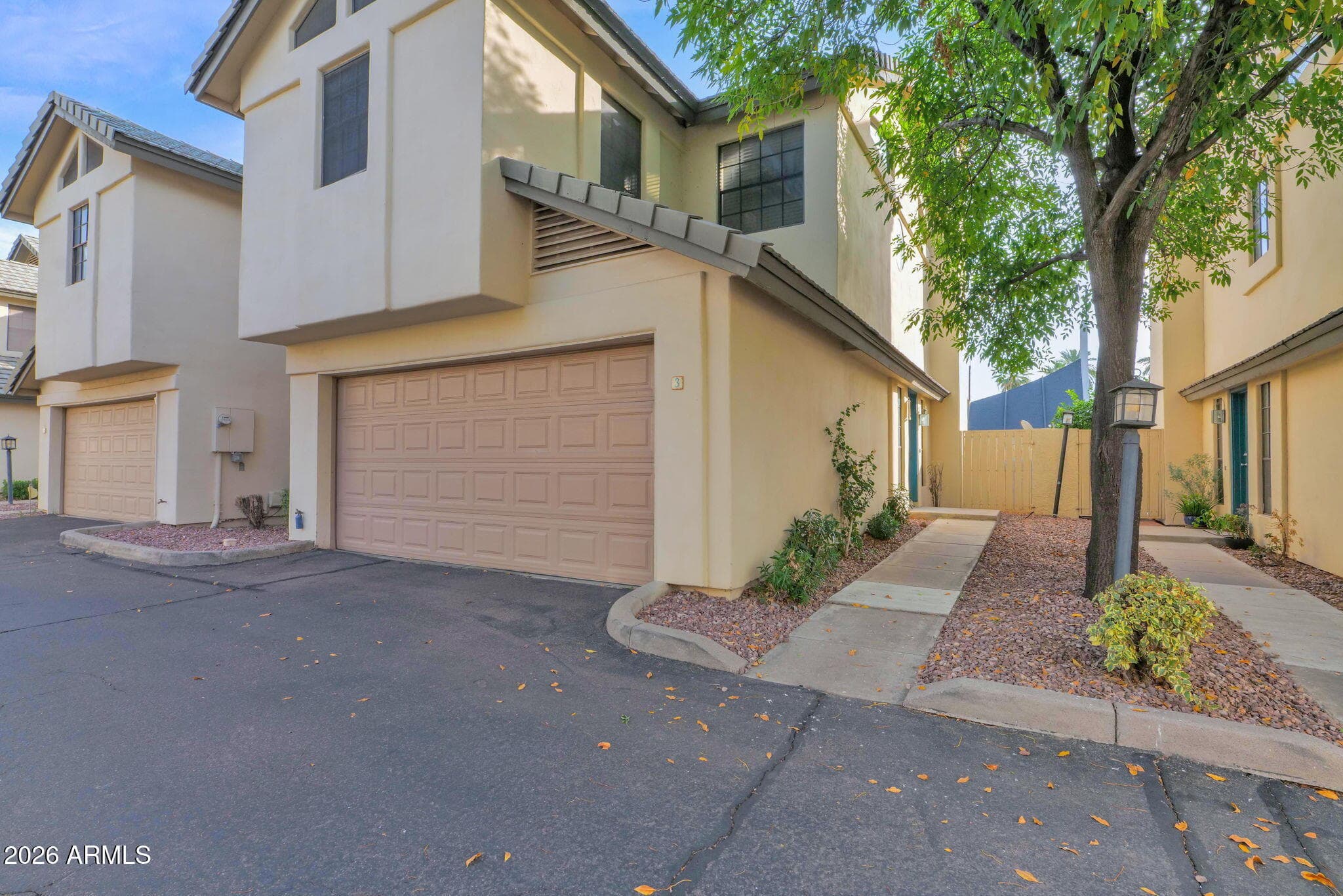 1124 E Rose Ln 3 — photo 2