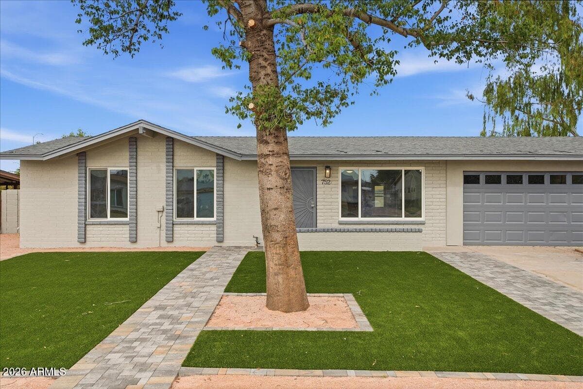 752 E Glade Ave — photo 1