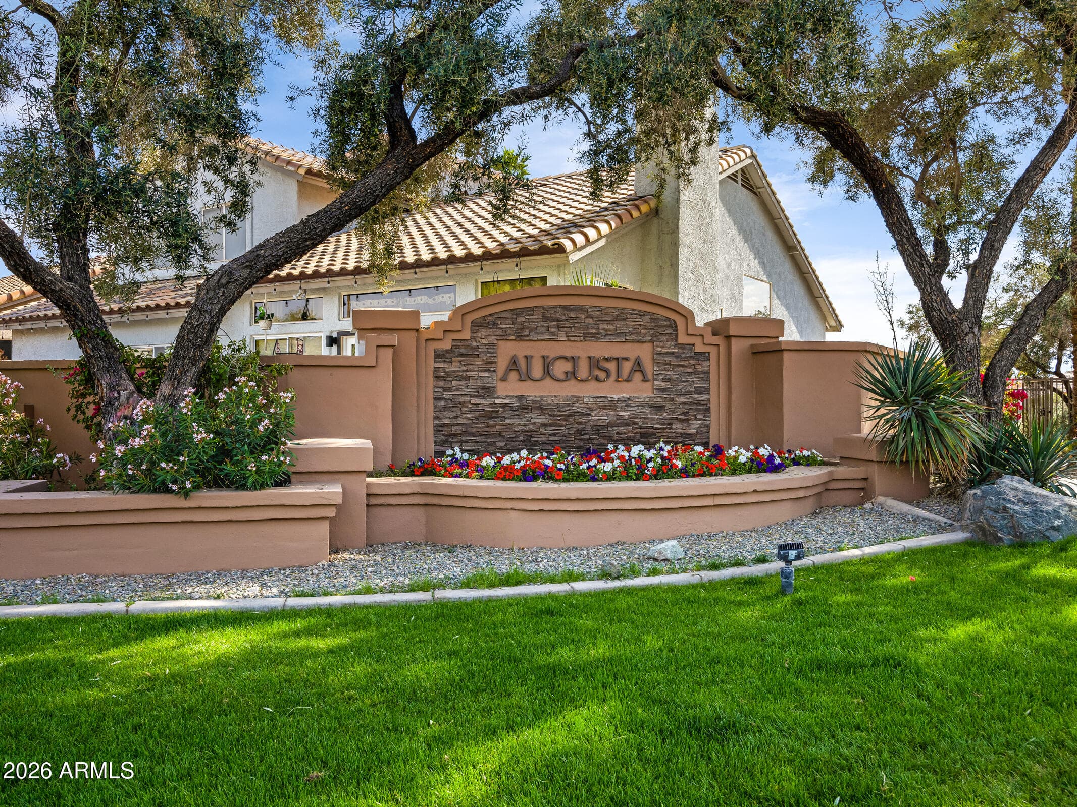 1248 E Briarwood Terrace — photo 2