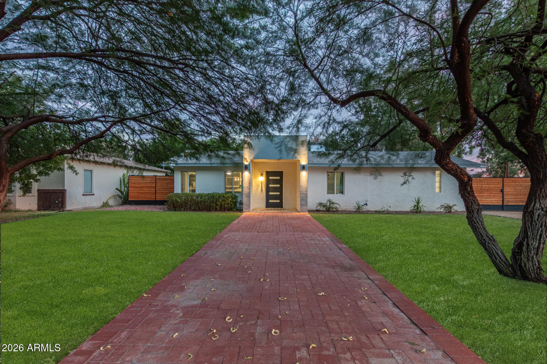 2209 E Windsor Ave — photo 1