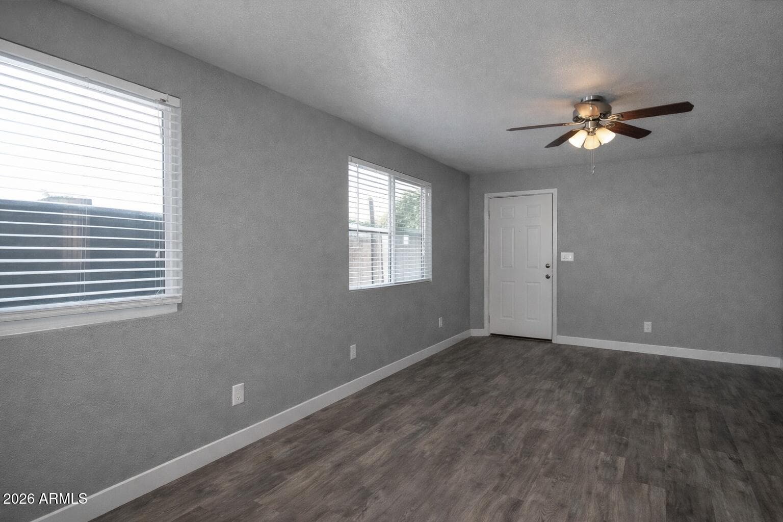 2110 W Mariposa St — photo 2