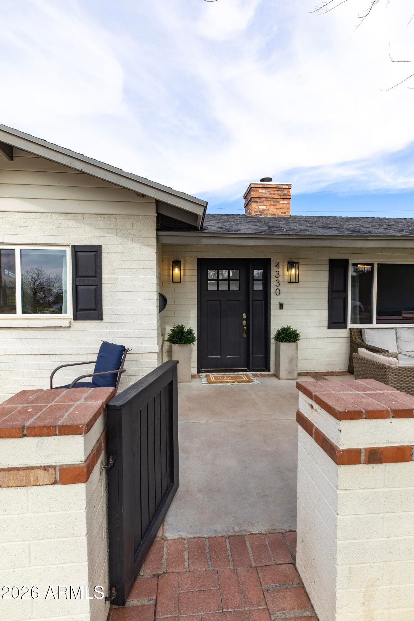 4330 E Mitchell Dr — photo 2
