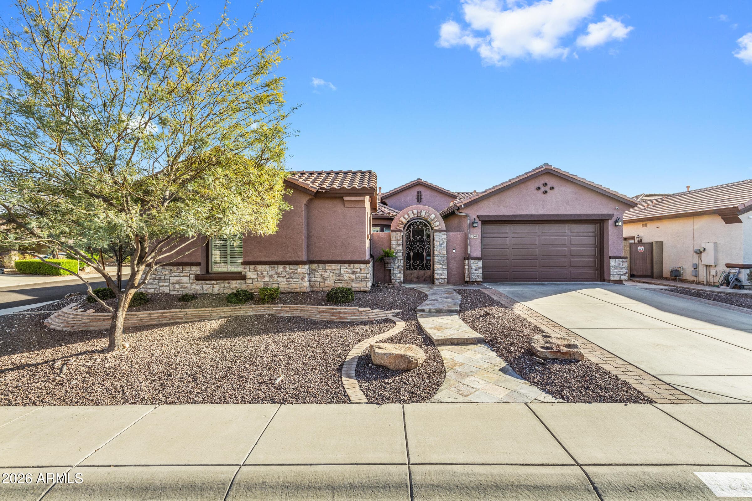2205 W Clearview Trail — photo 1