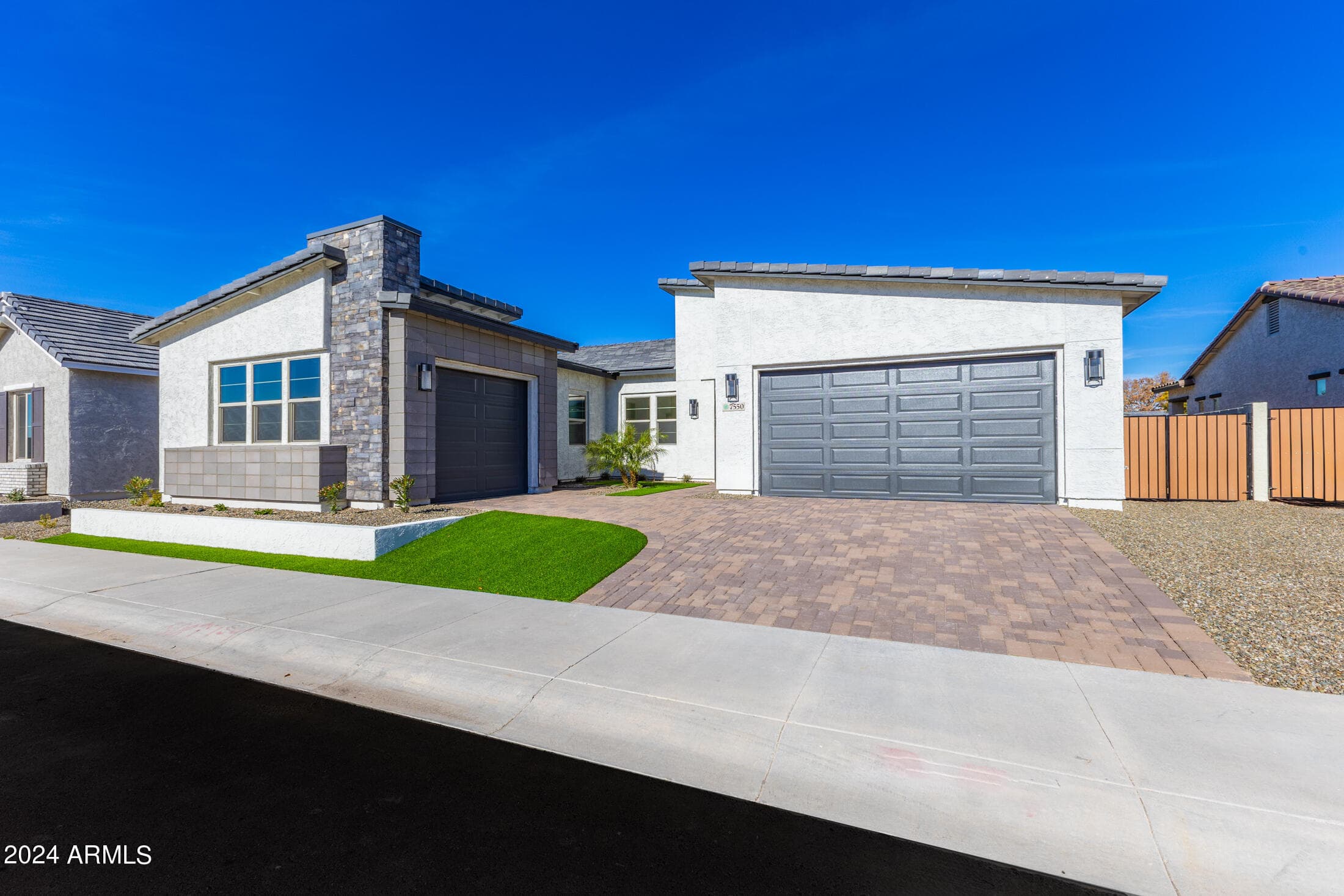 7550 W Gelding Dr — photo 1