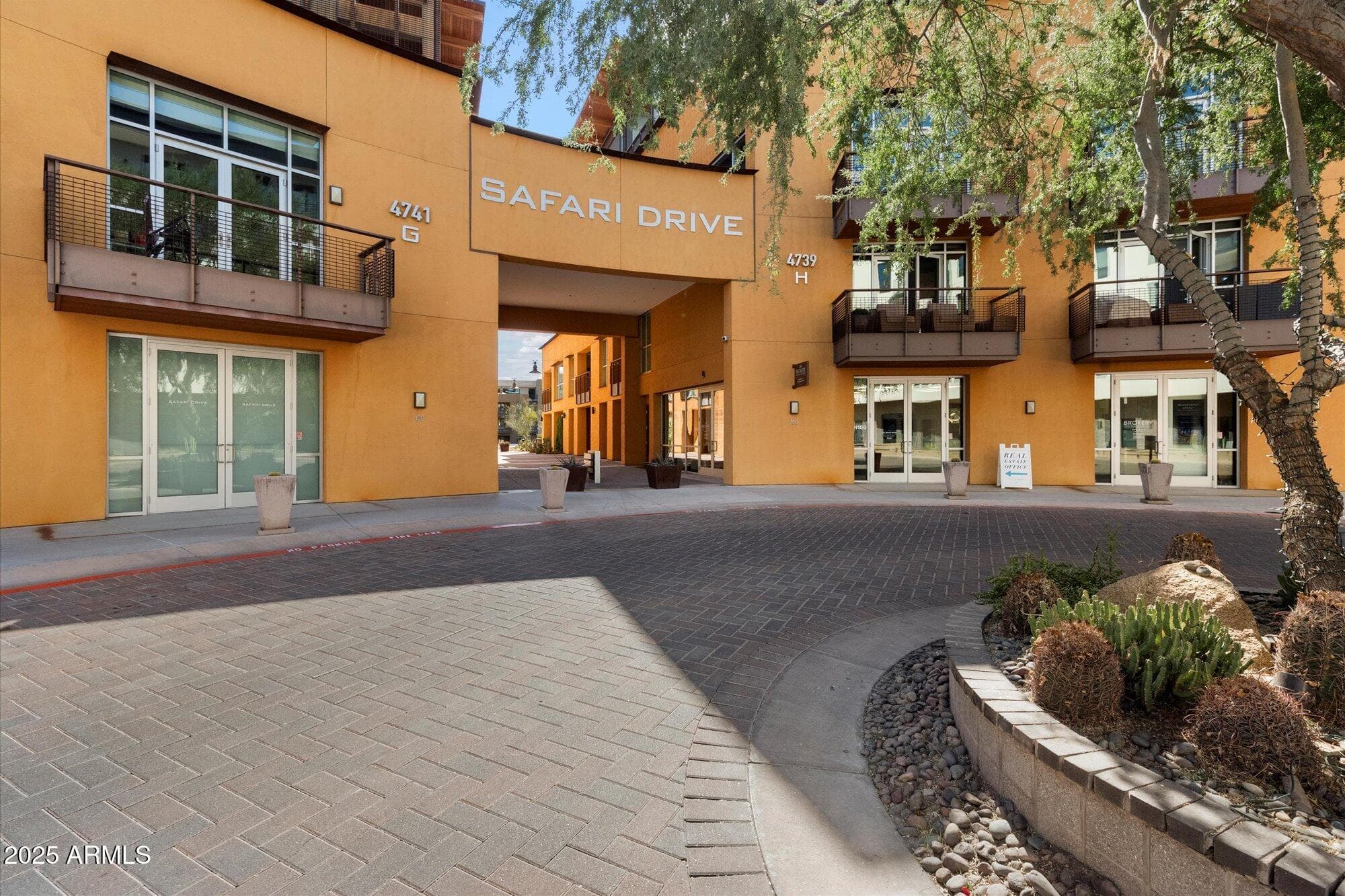 4739 N SCOTTSDALE RD - Photo 3