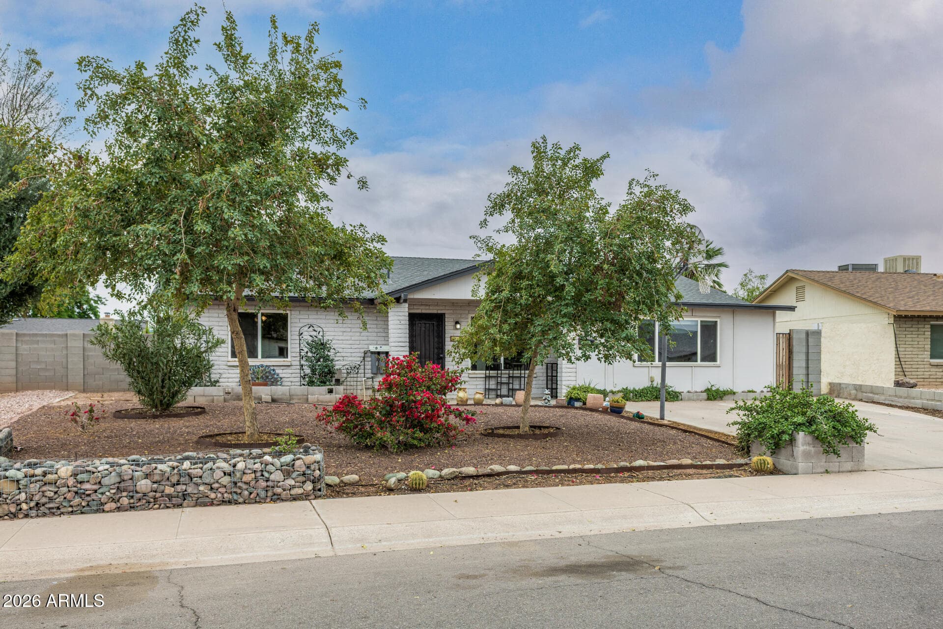 227 E Auburn Dr — photo 1