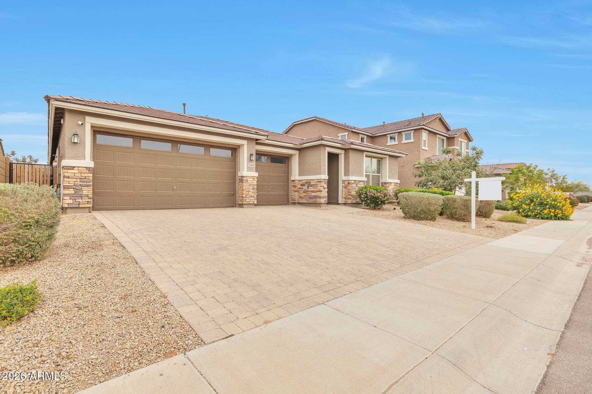 7526 W Jones Ave — photo 2