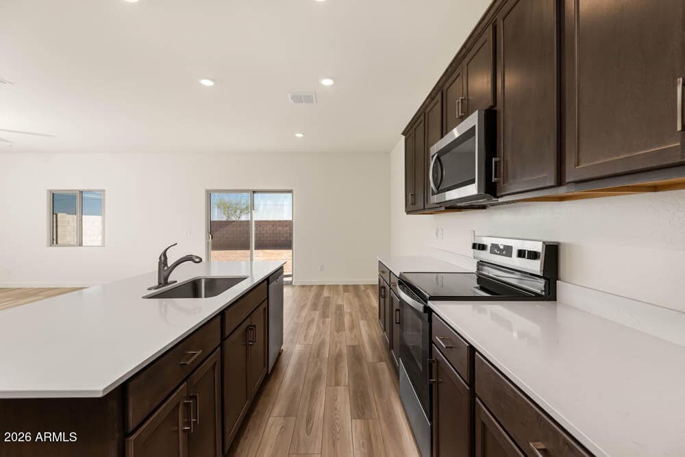 1094 W Feliz St — photo 2