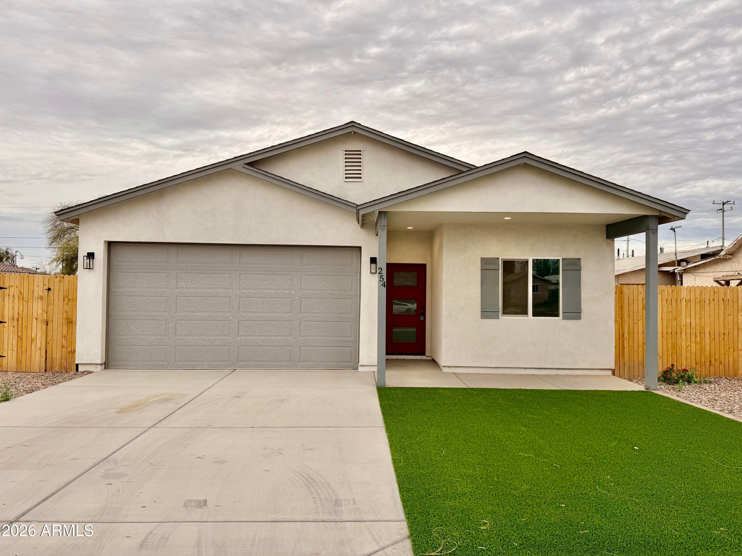 254 W BYRD AVE - Photo 1