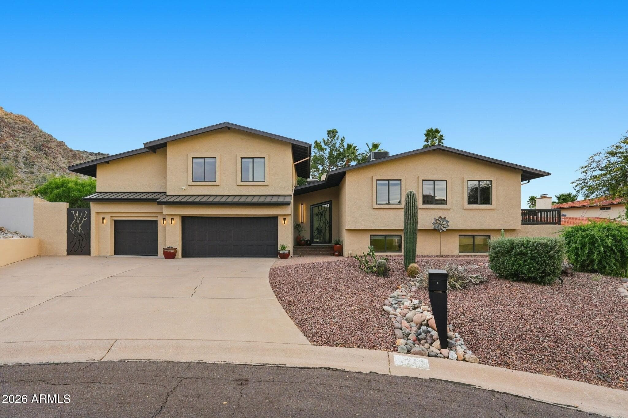 2221 E Vista Ave — photo 1
