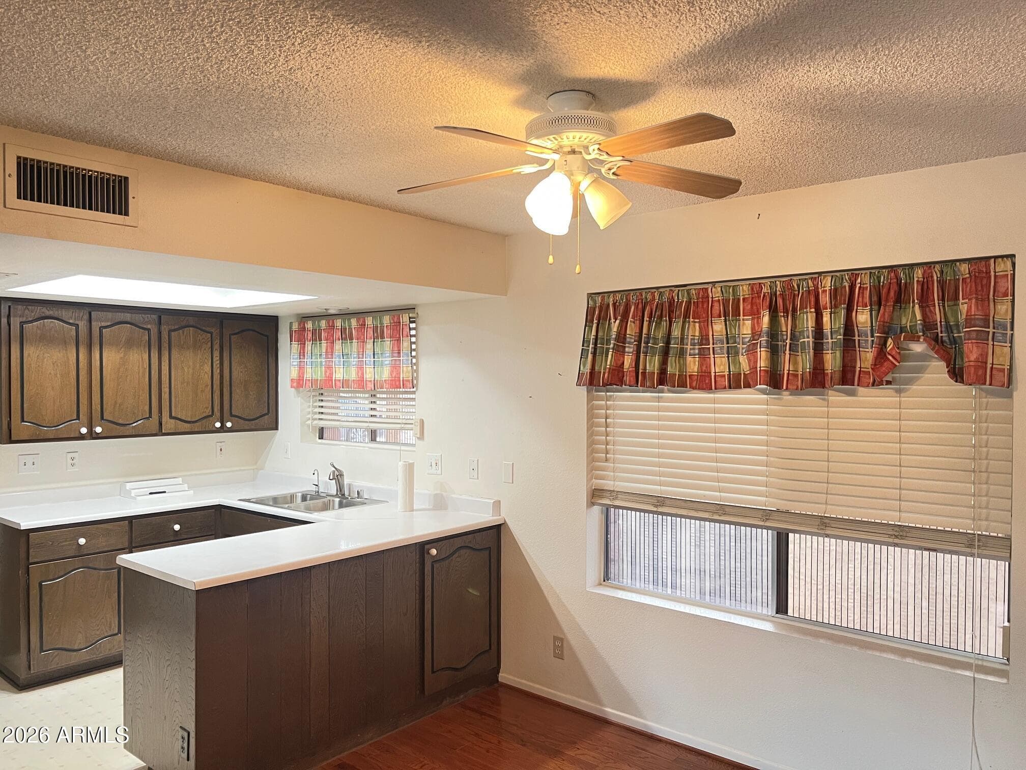 2152 N Stockton Pl — photo 2