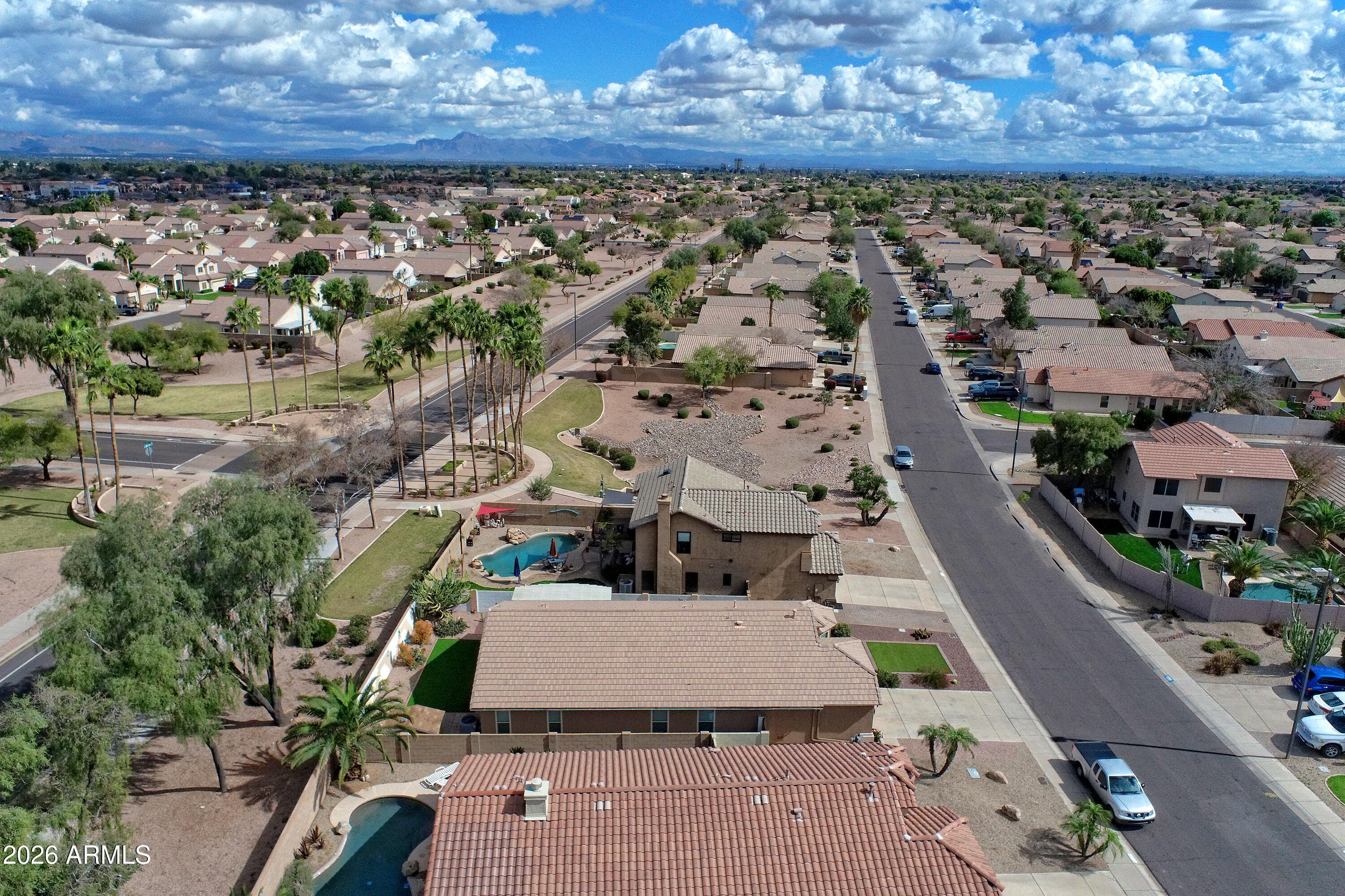 558 E Devon Dr — photo 42