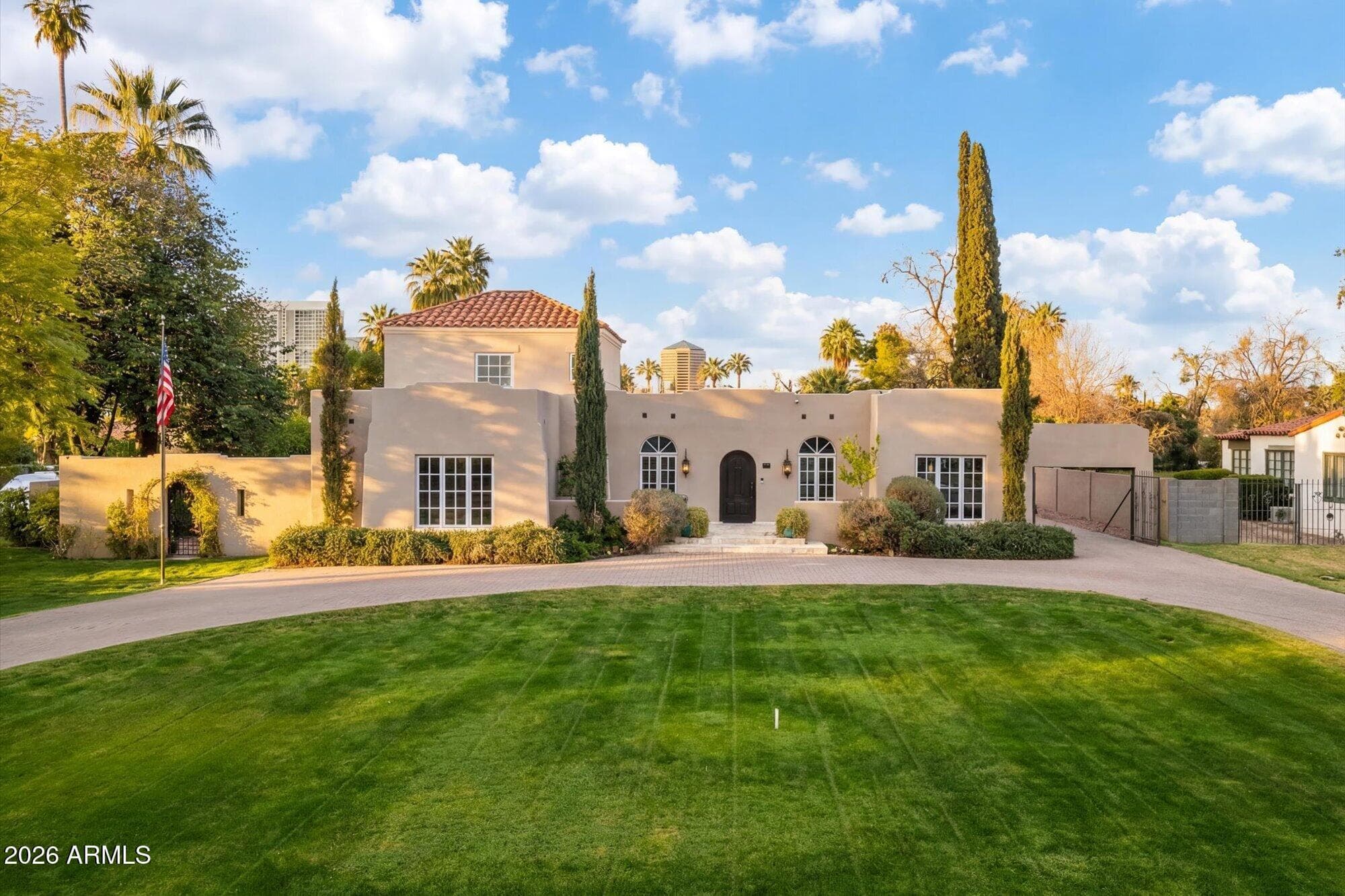 118 E Palm Ln — photo 2