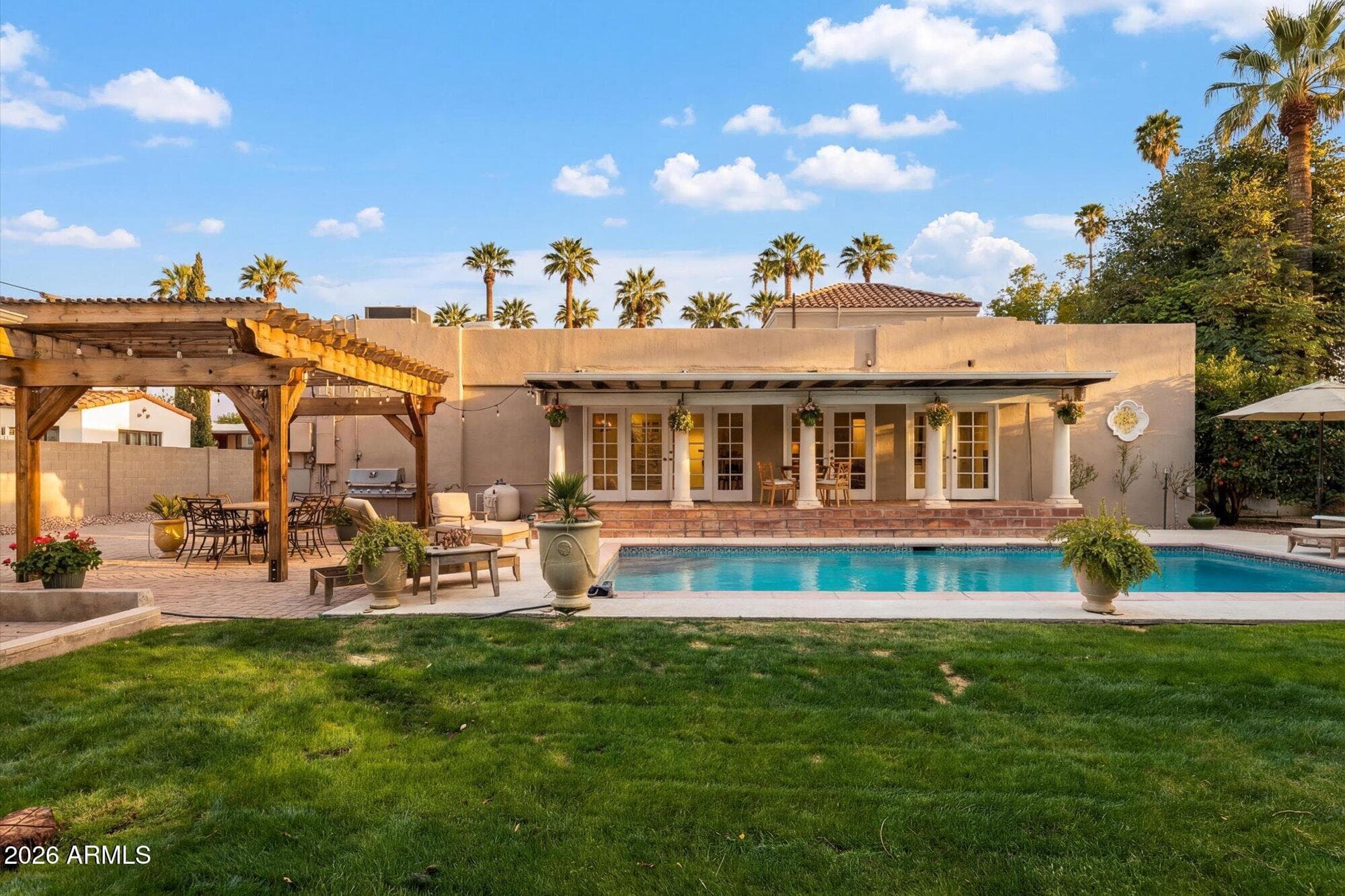 118 E Palm Ln — photo 1