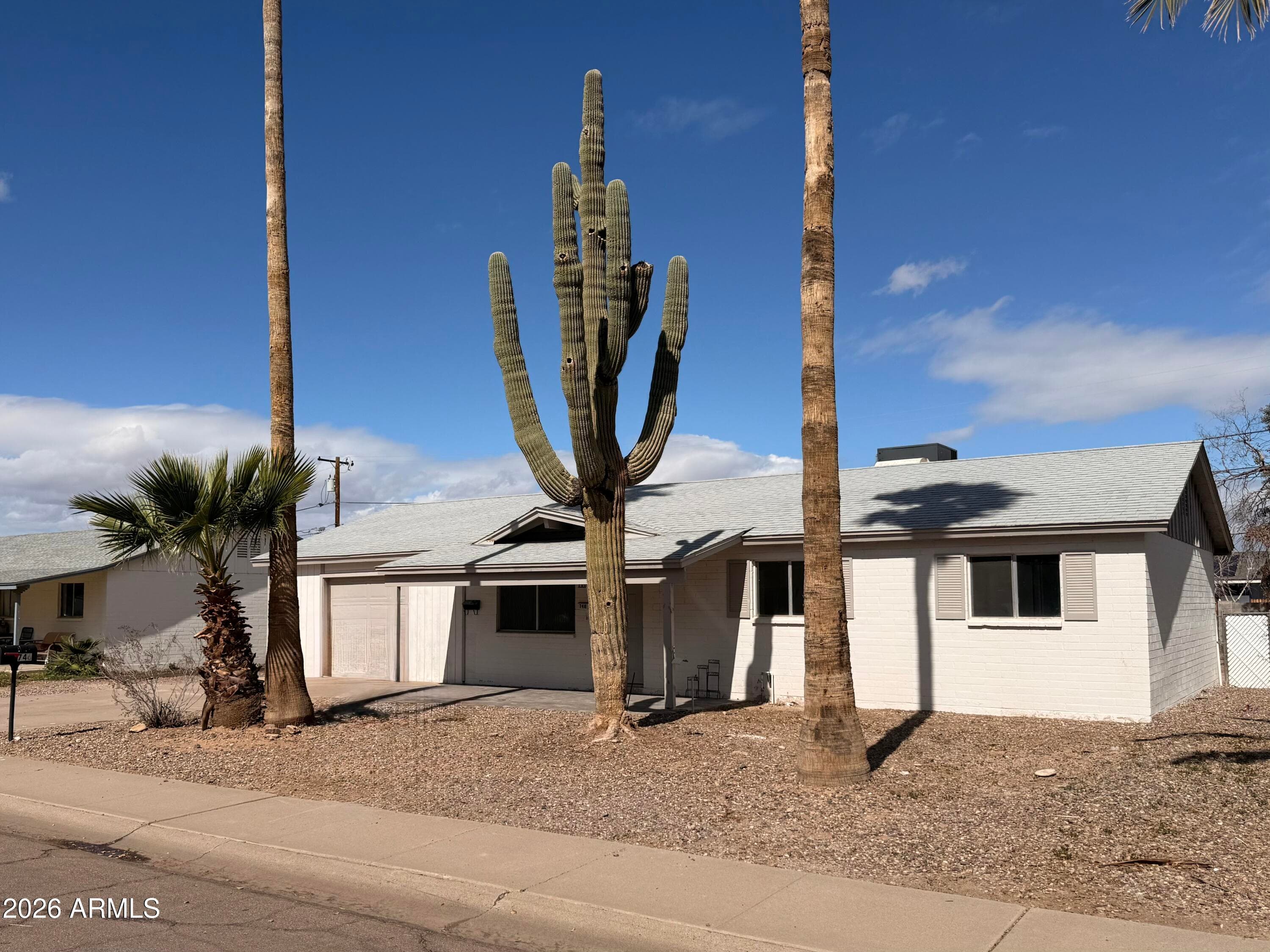 746 E Brenda Dr — photo 1