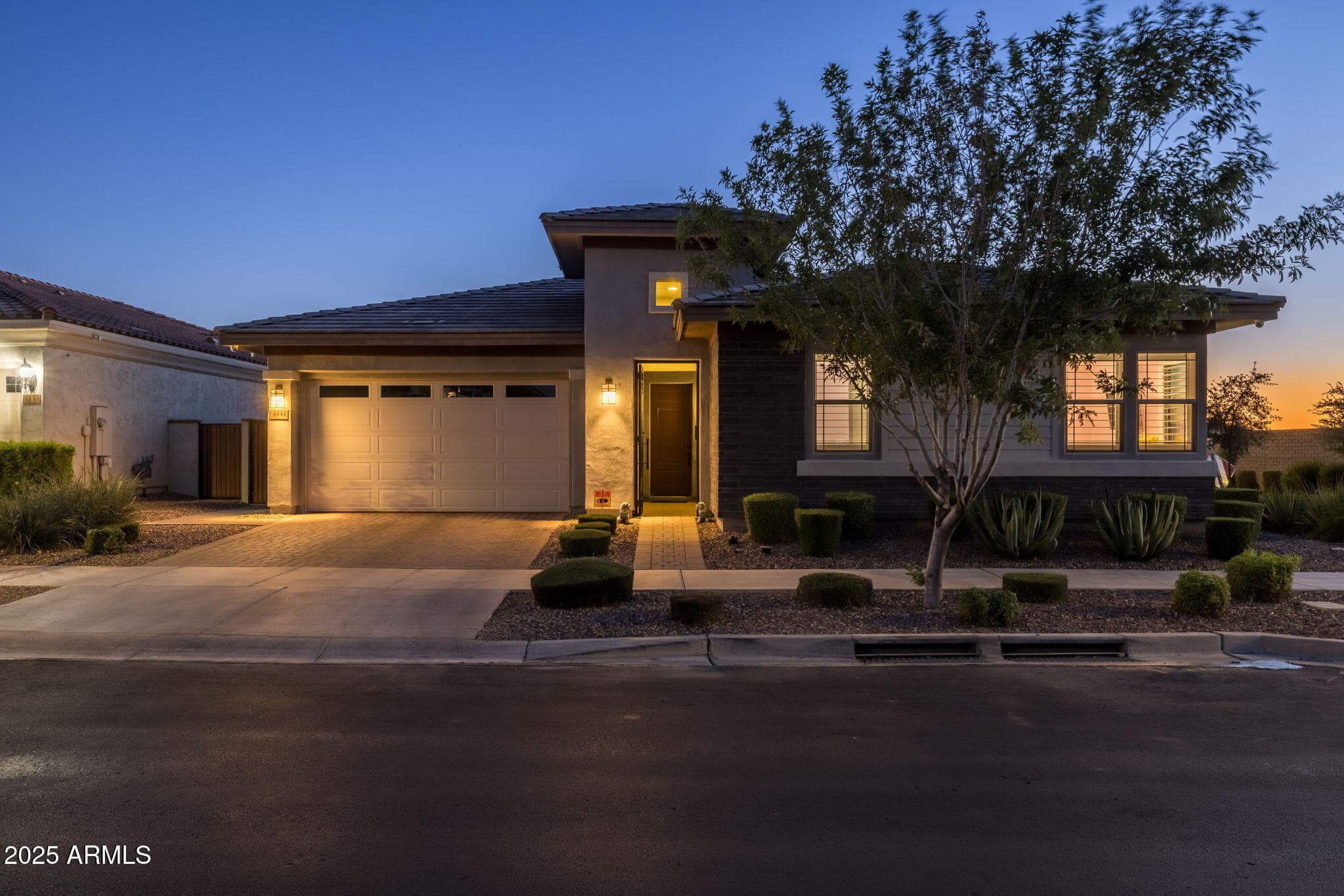 4444 S Flare -- — photo 1