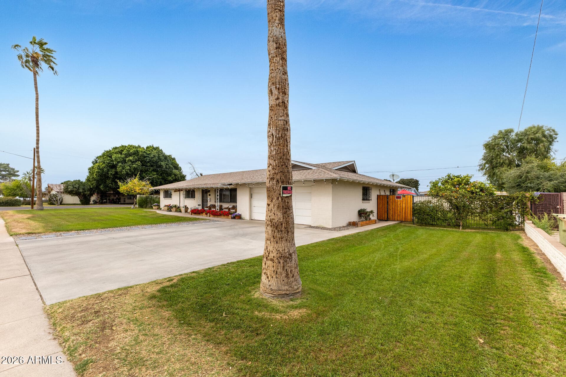 5624 W Morten Ave — photo 1