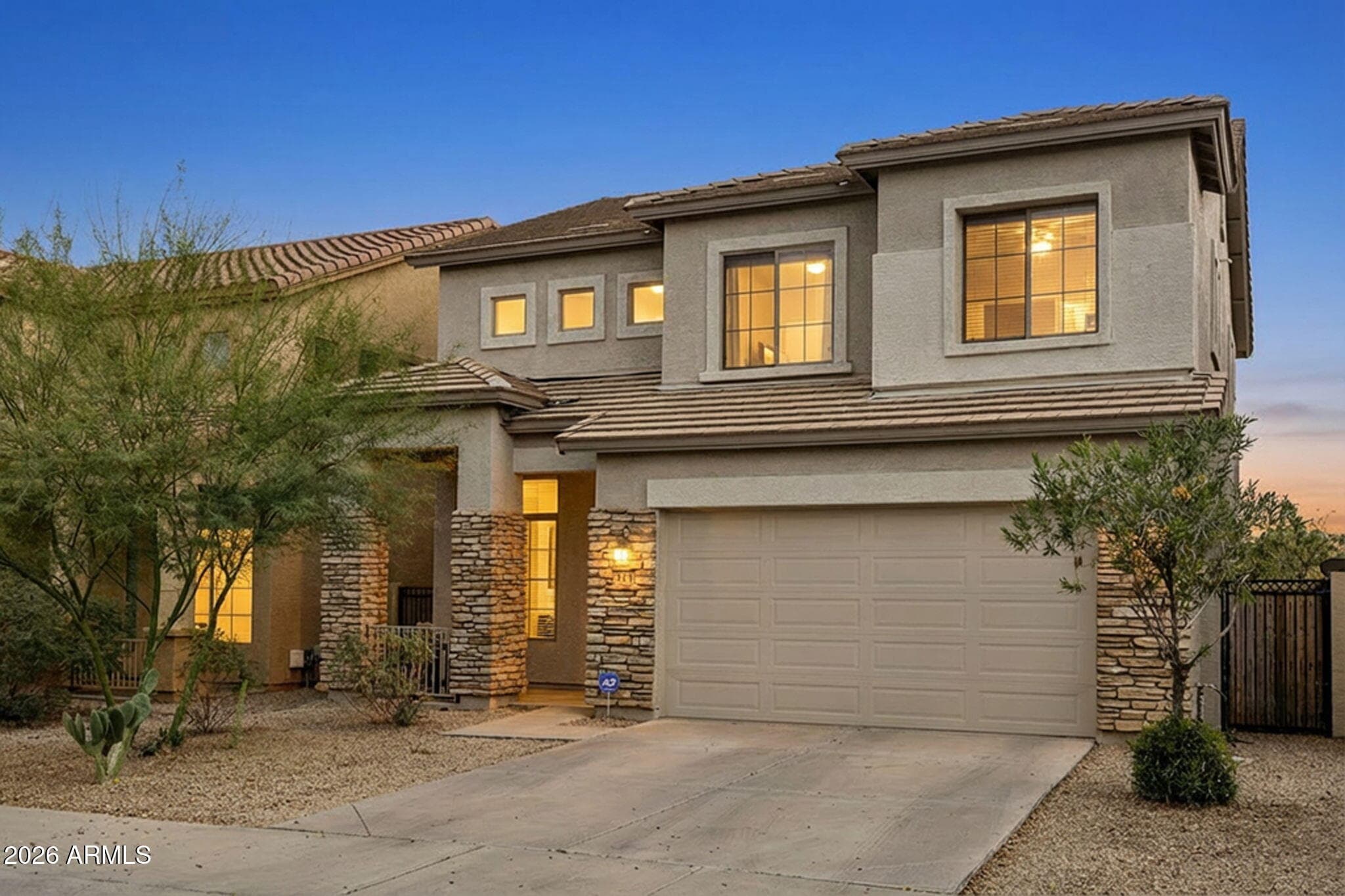 513 W Julie Dr — photo 1