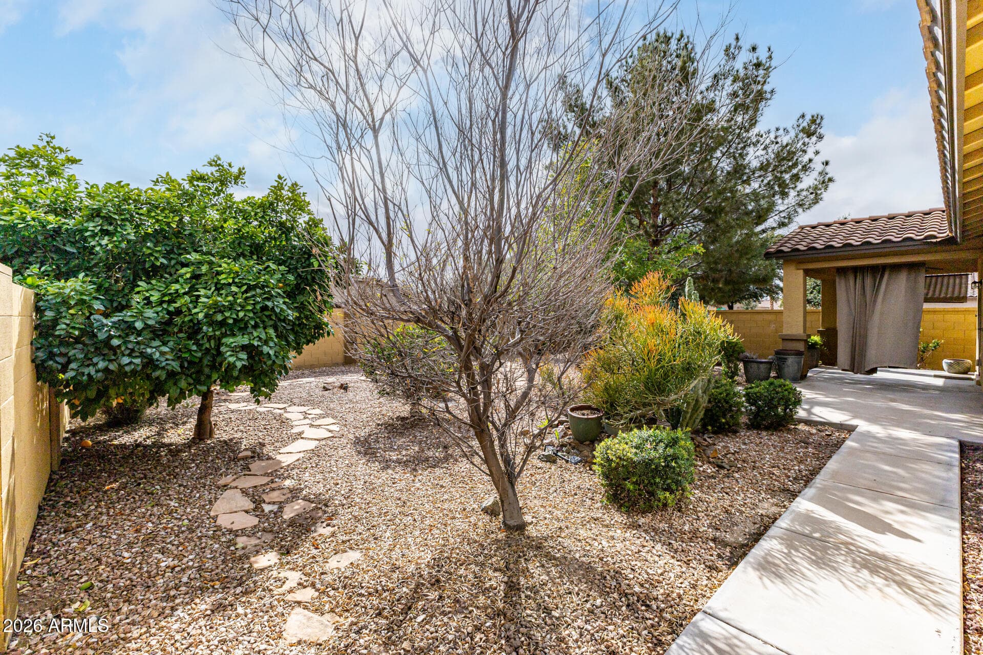 525 W Reeves Ave — photo 30