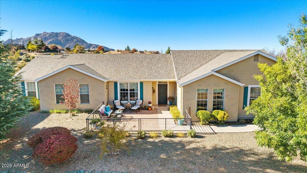 1075 Longview Dr — photo 1
