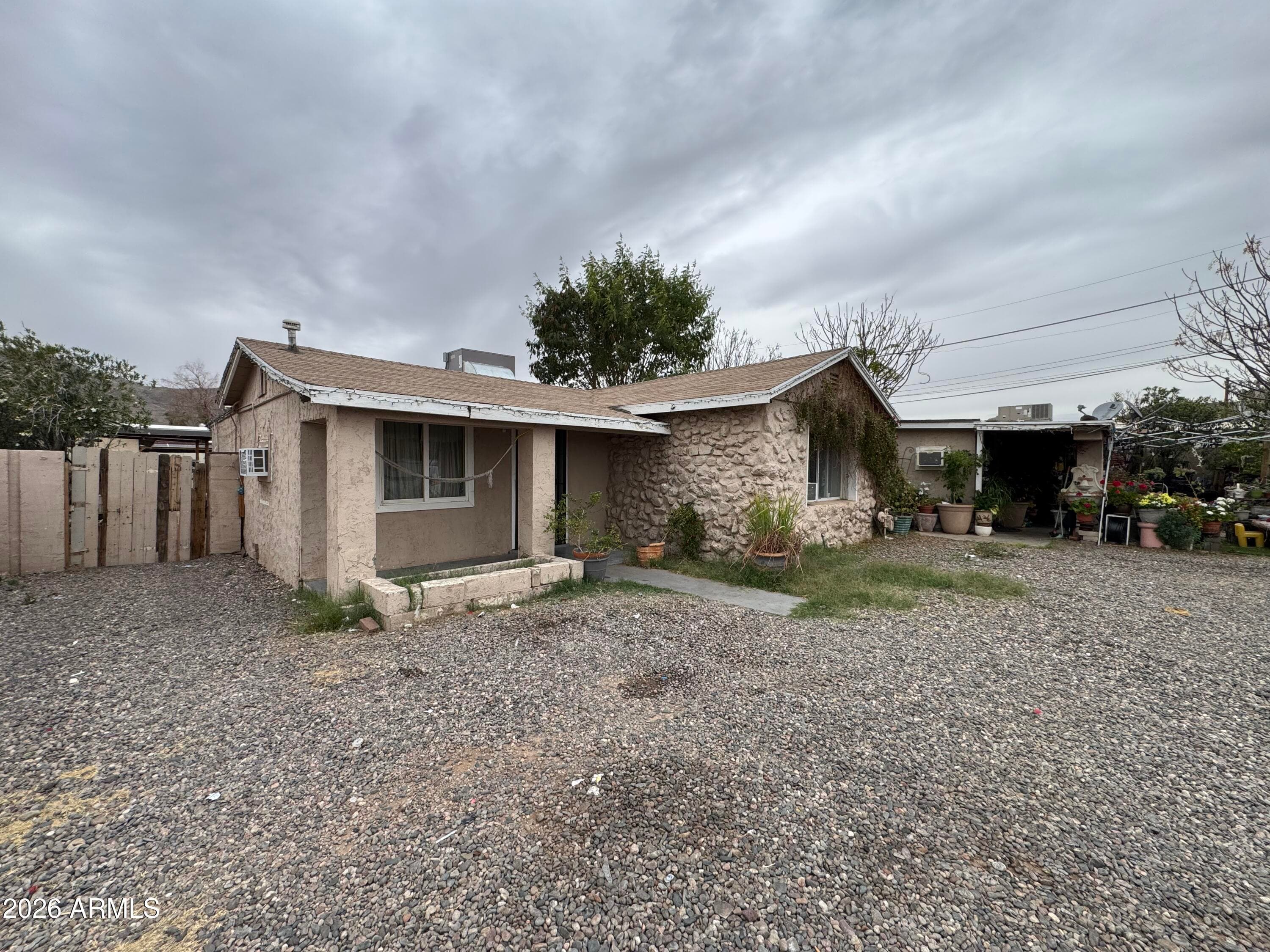 740 W Cinnabar Ave — photo 2