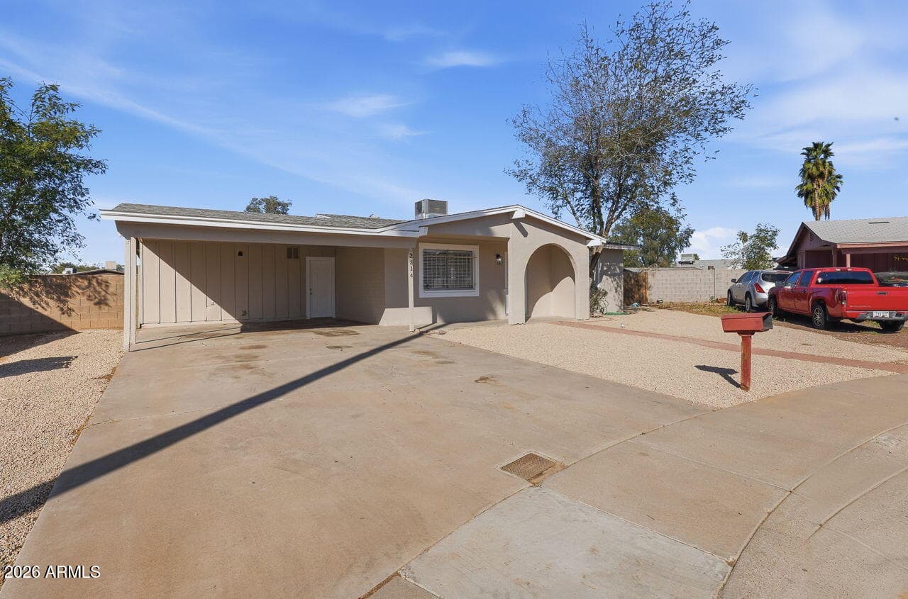 2314 N 71st Dr — photo 2