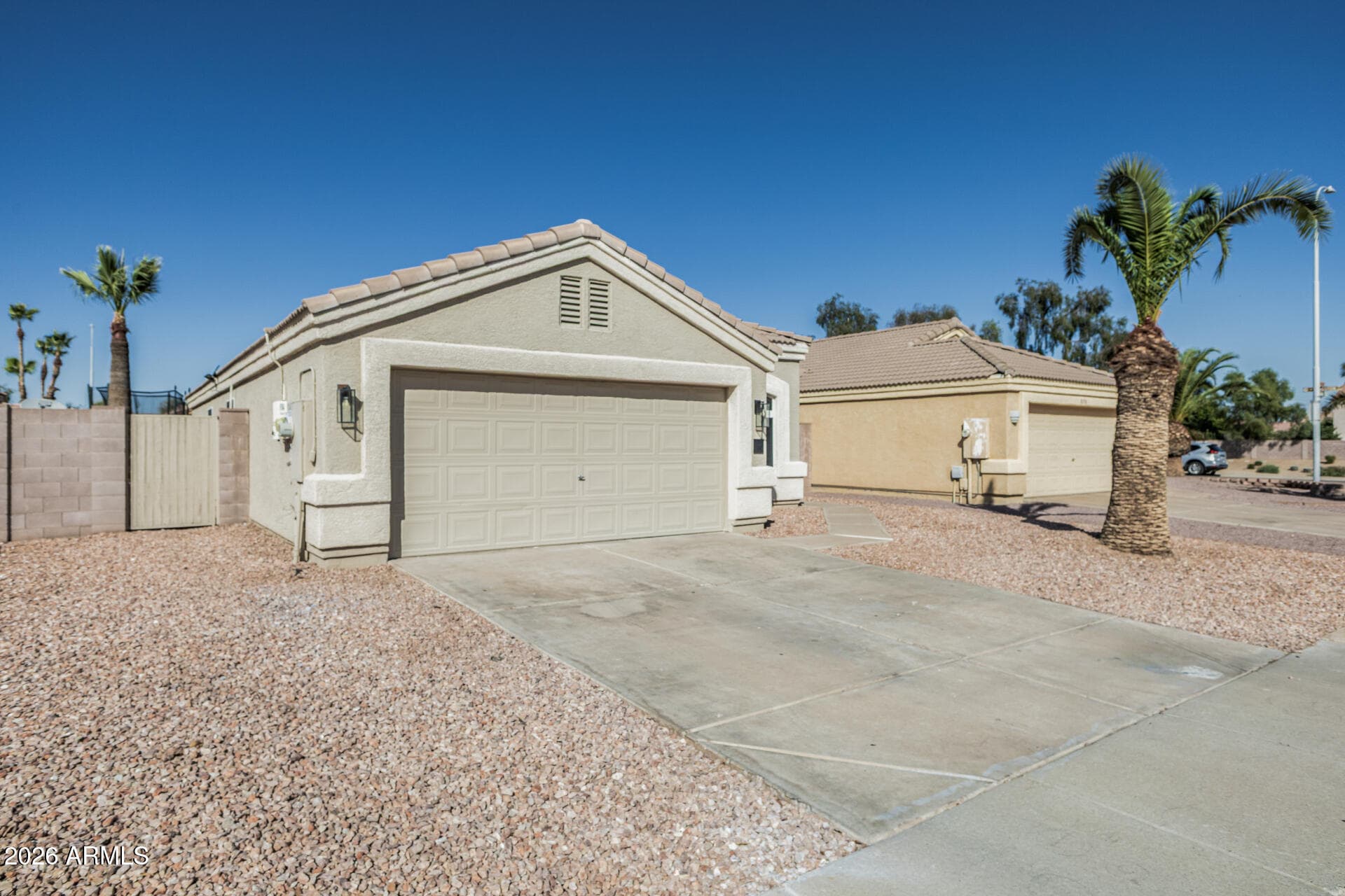 868 E Laredo St — photo 2