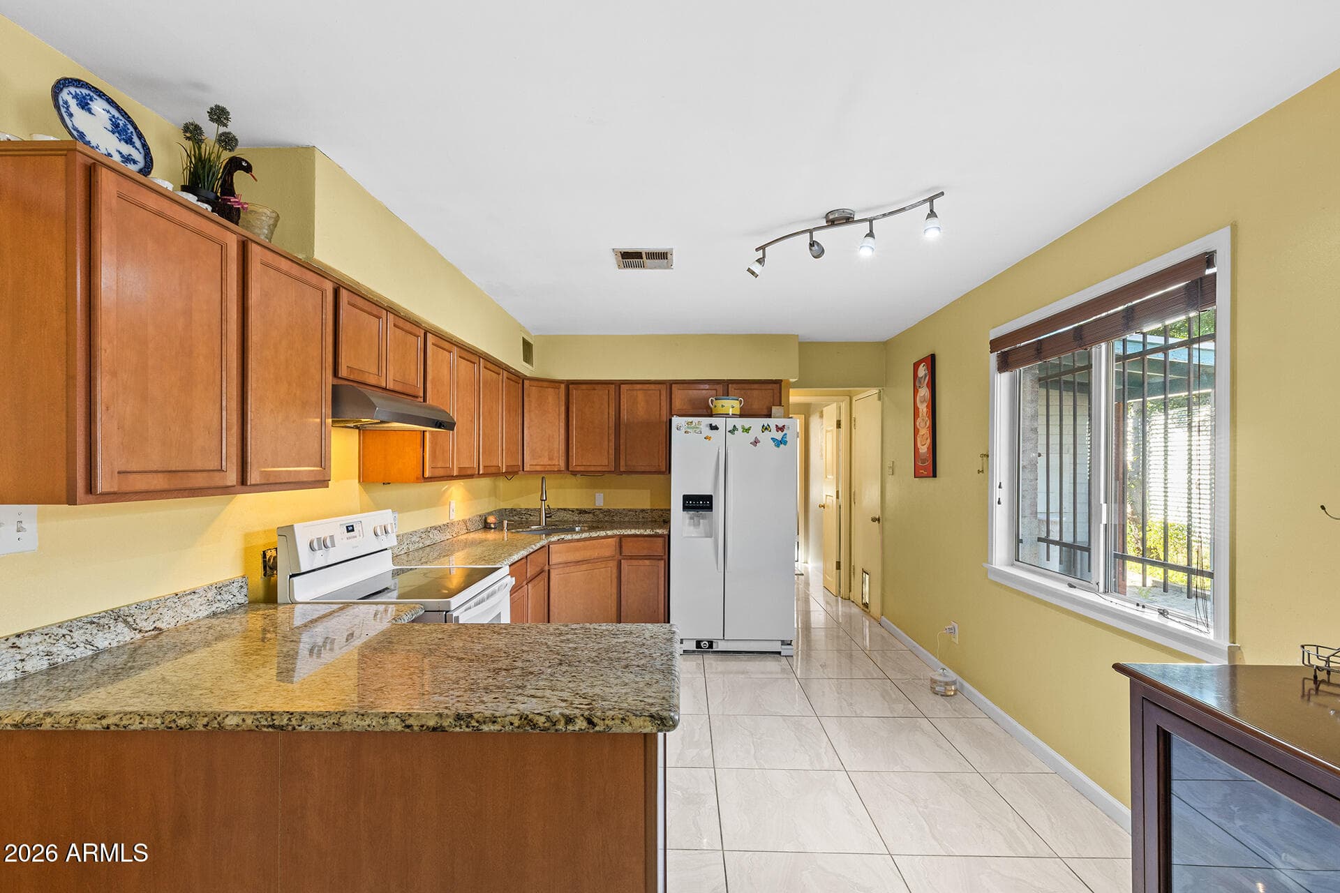 1946 E Fairmount Ave — photo 2