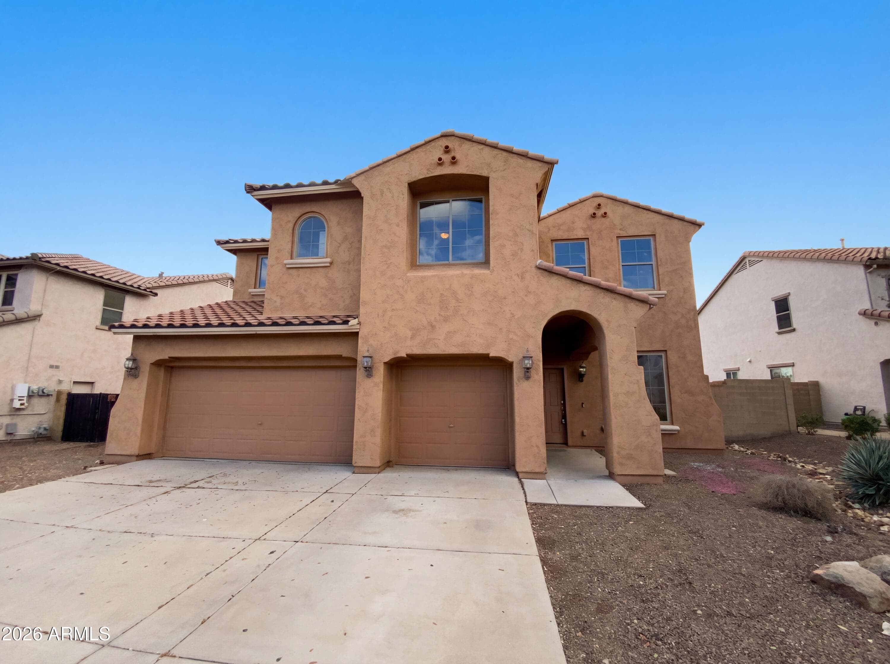 18133 W Golden Ln — photo 1