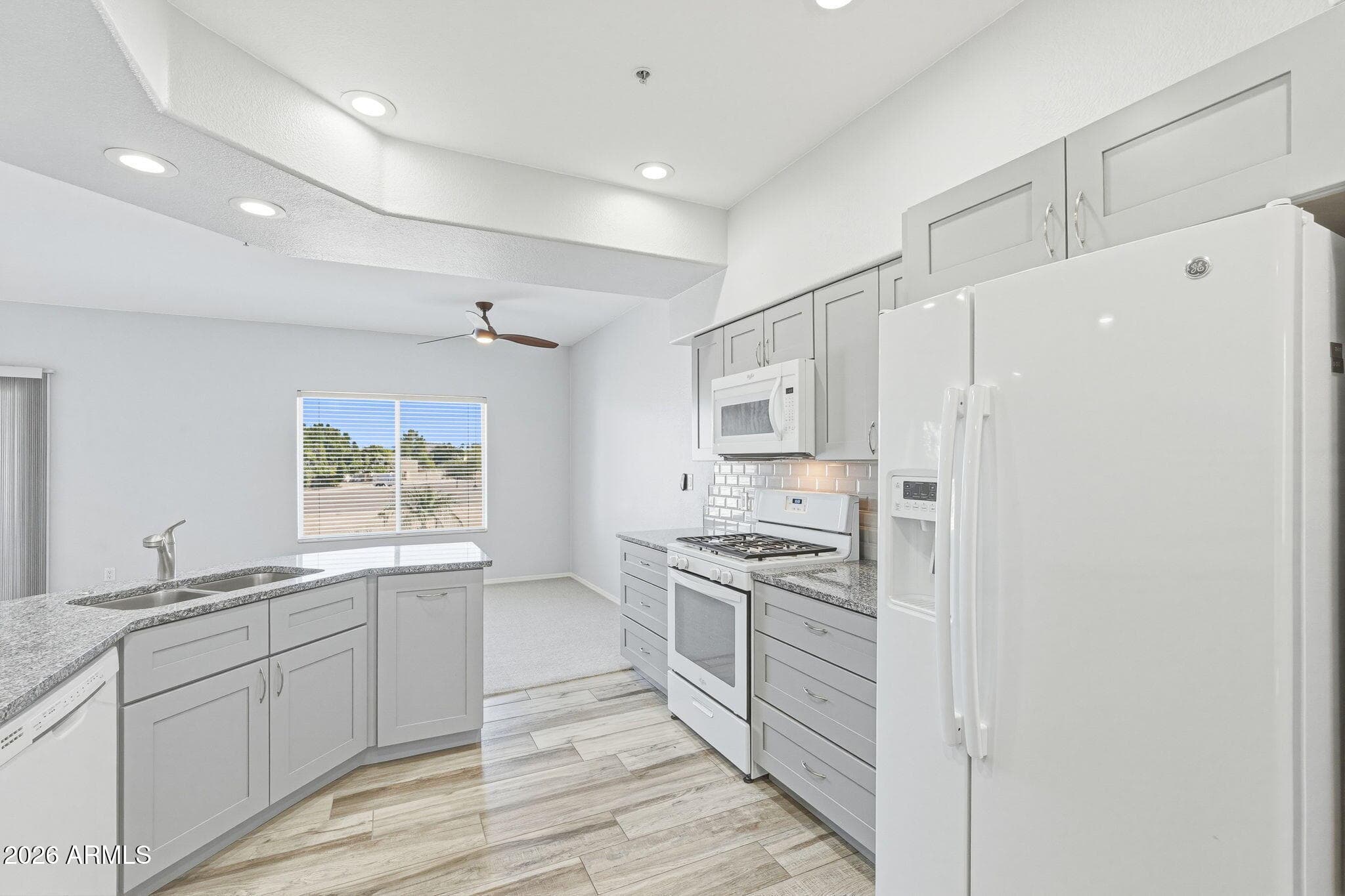 7401 W ARROWHEAD CLUBHOUSE DR - Photo 3