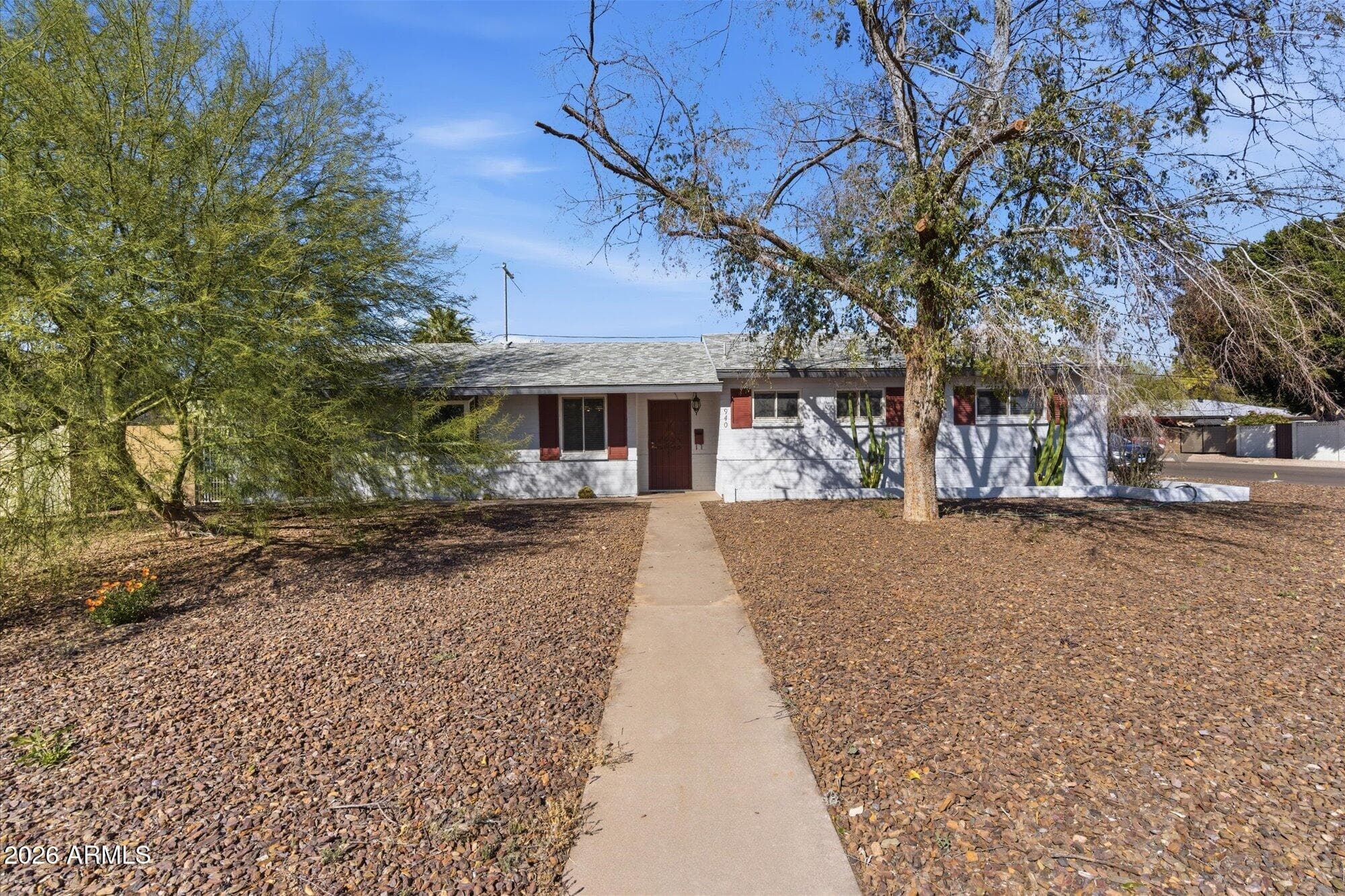 940 E Berridge Ln — photo 1