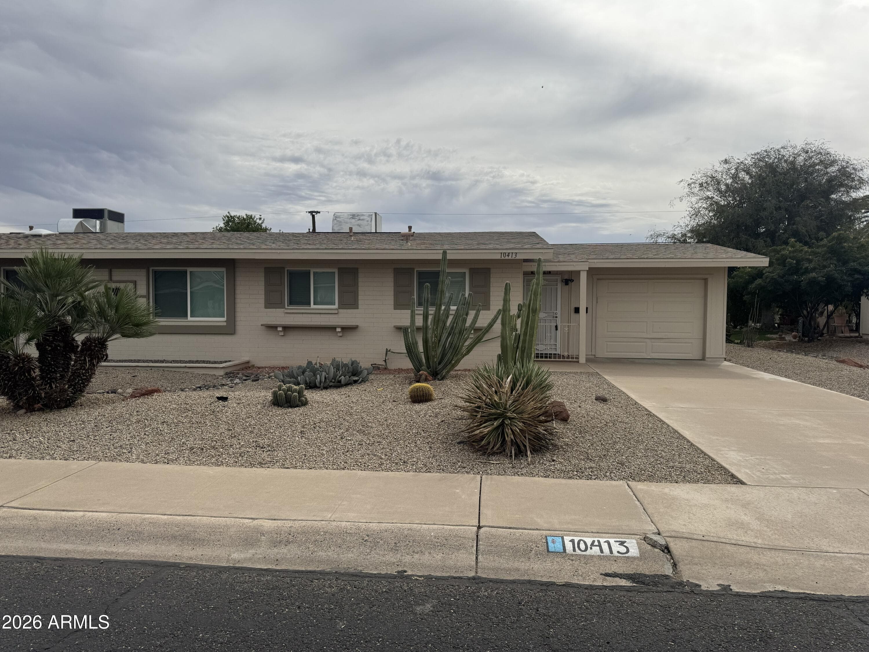 10413 W Clair Dr — photo 1