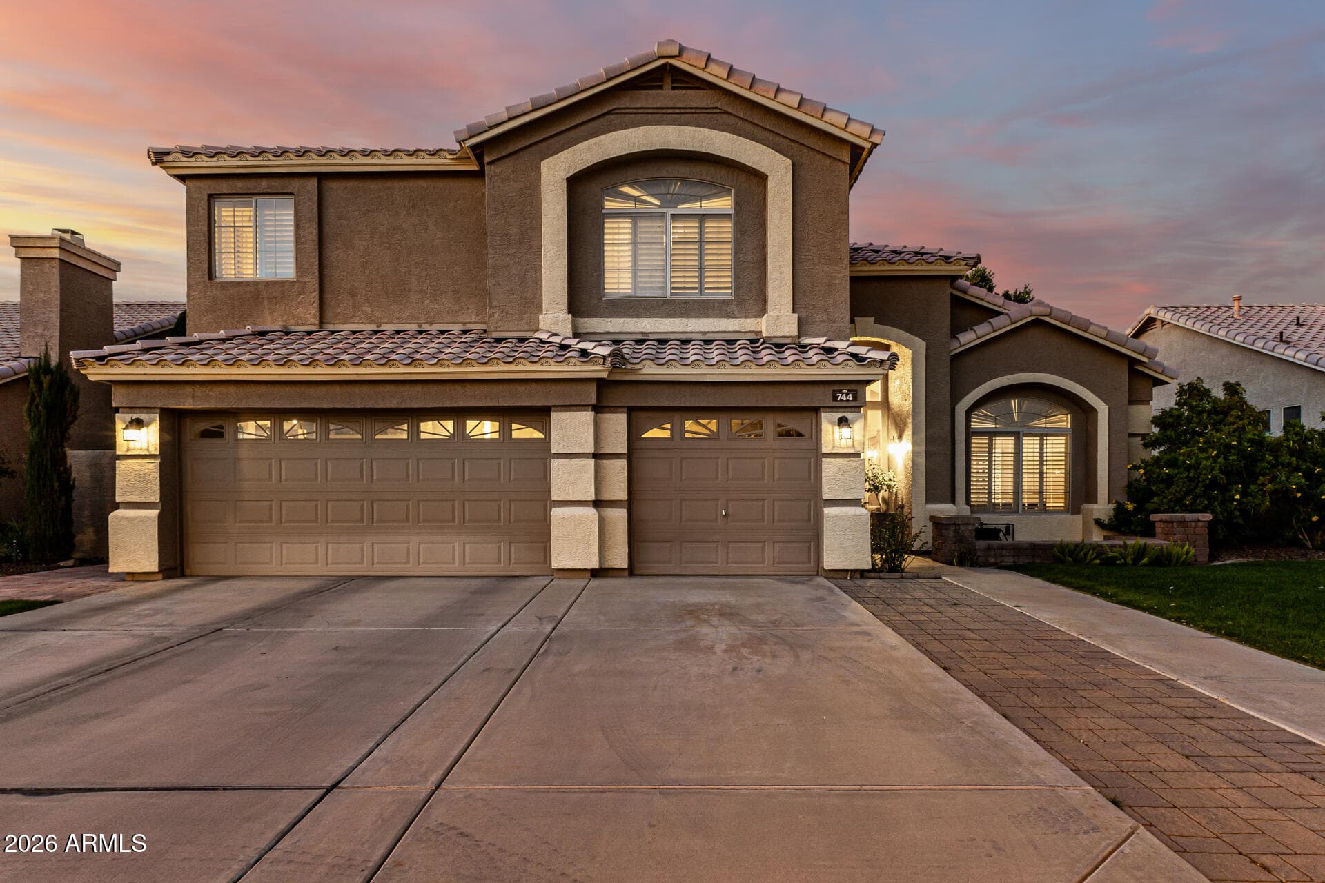744 W Estrella Dr — photo 1