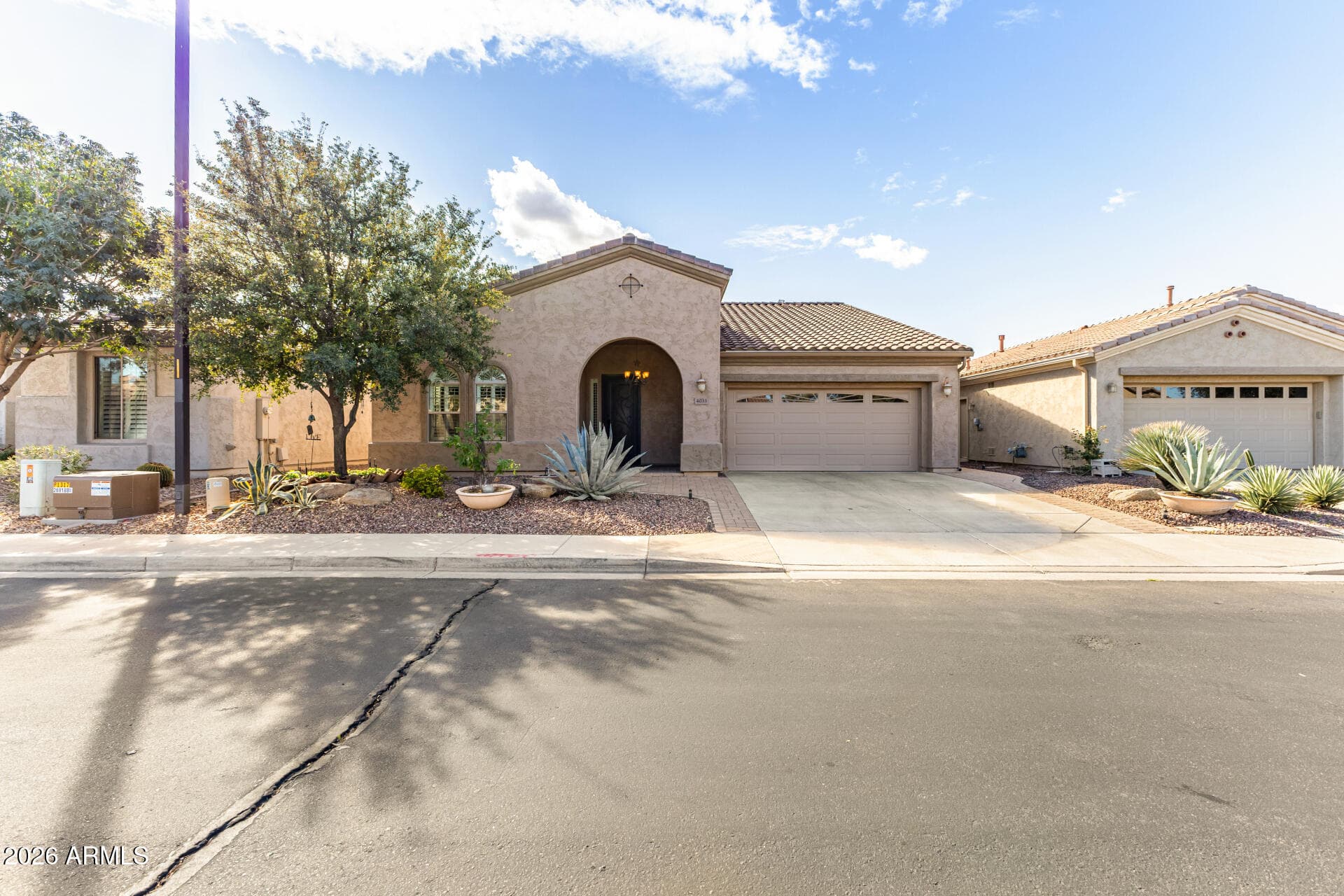 4033 E Narrowleaf Dr — photo 1
