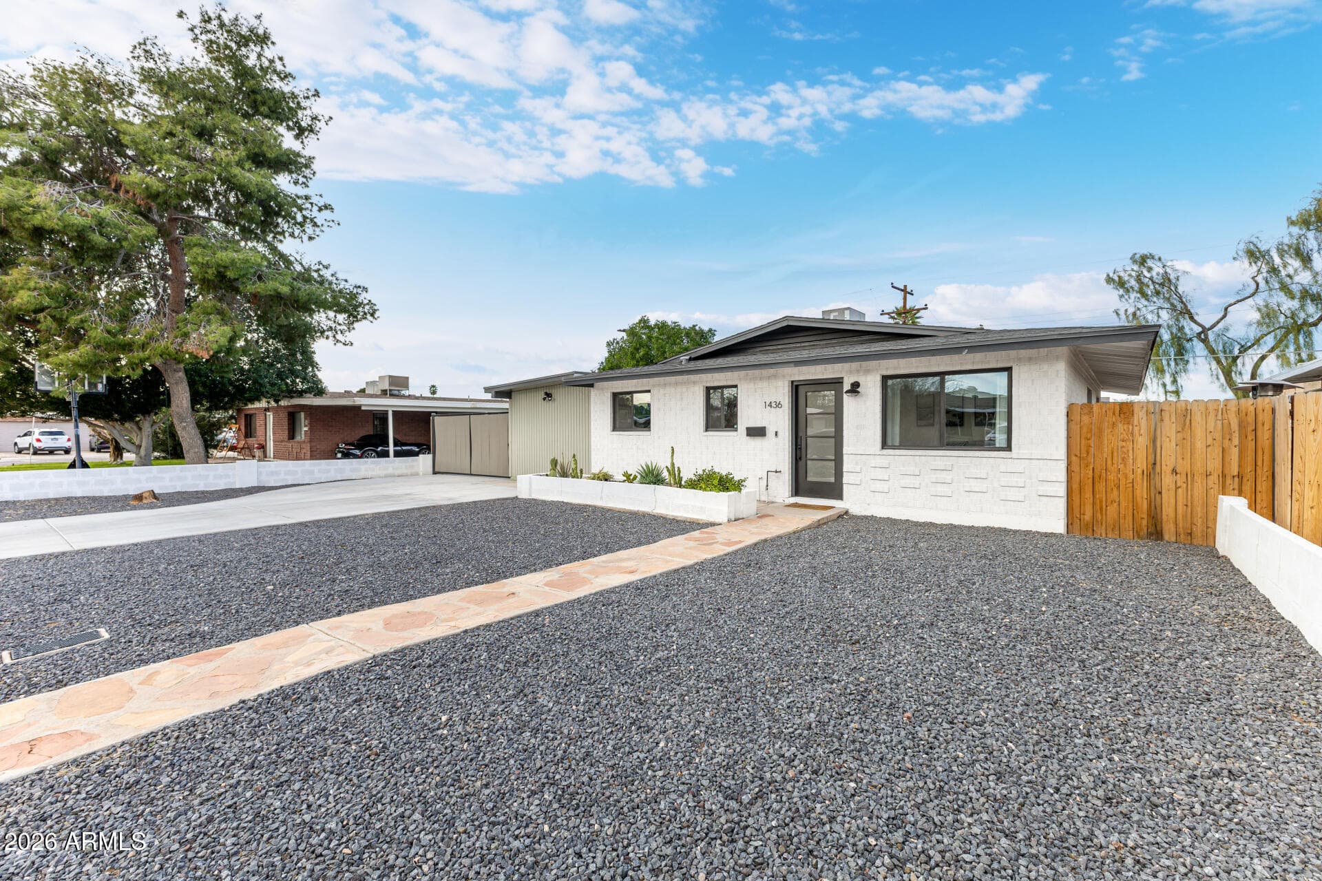 1436 W Geneva Dr — photo 2