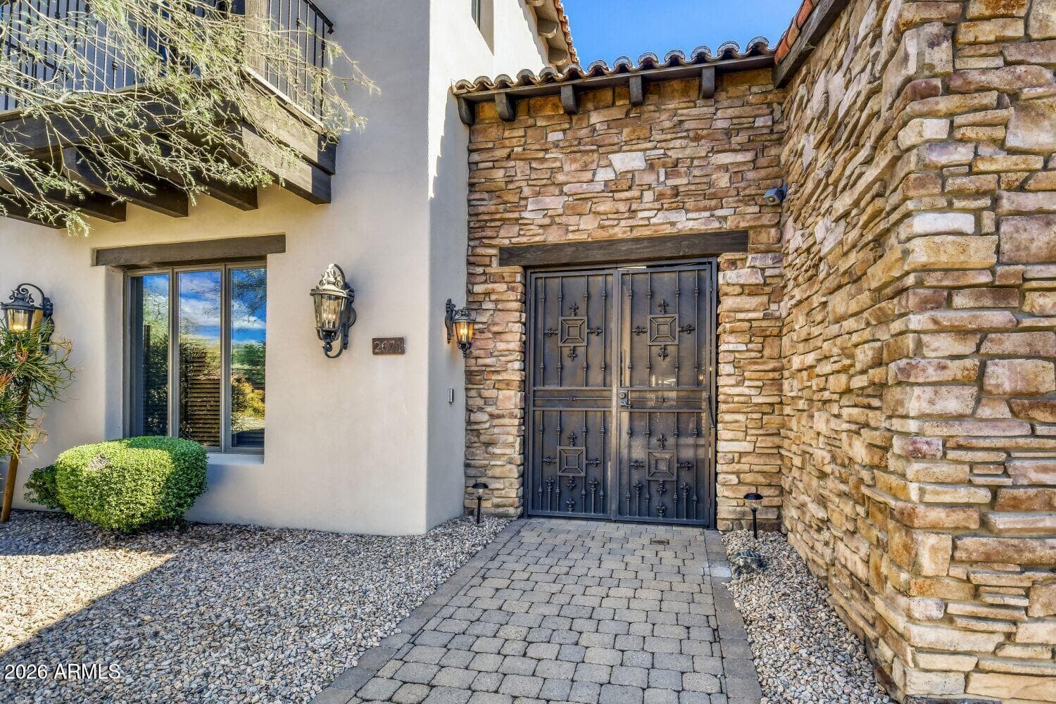 2671 S Moonlight Dr — photo 2