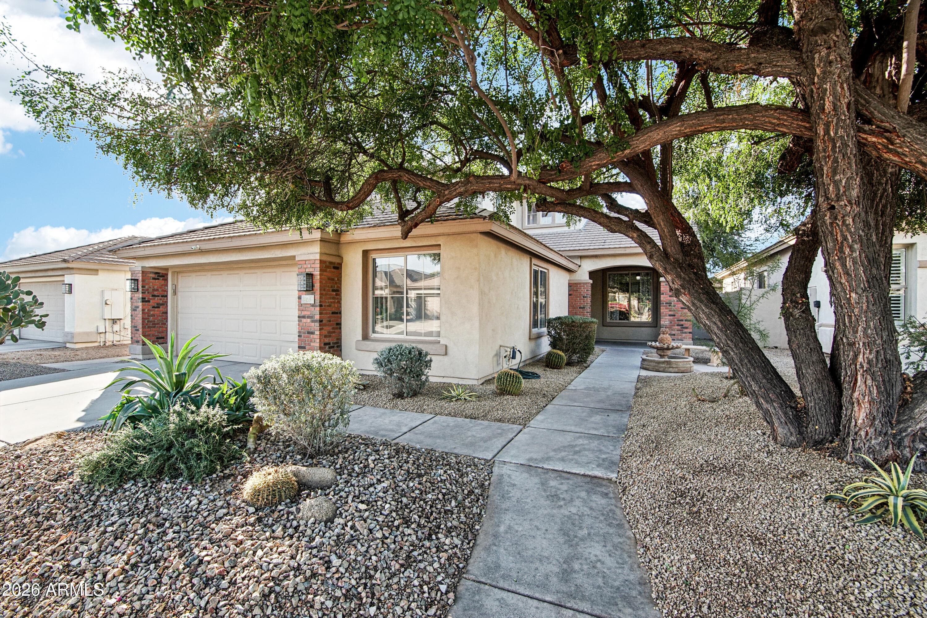 563 E Krista Way — photo 2