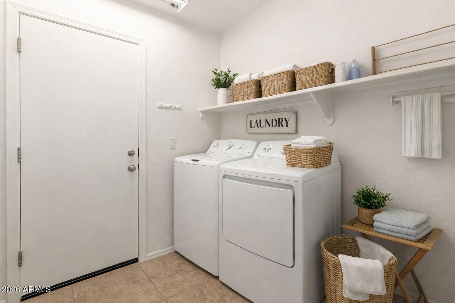 2215 E Everglade Ln — photo 40