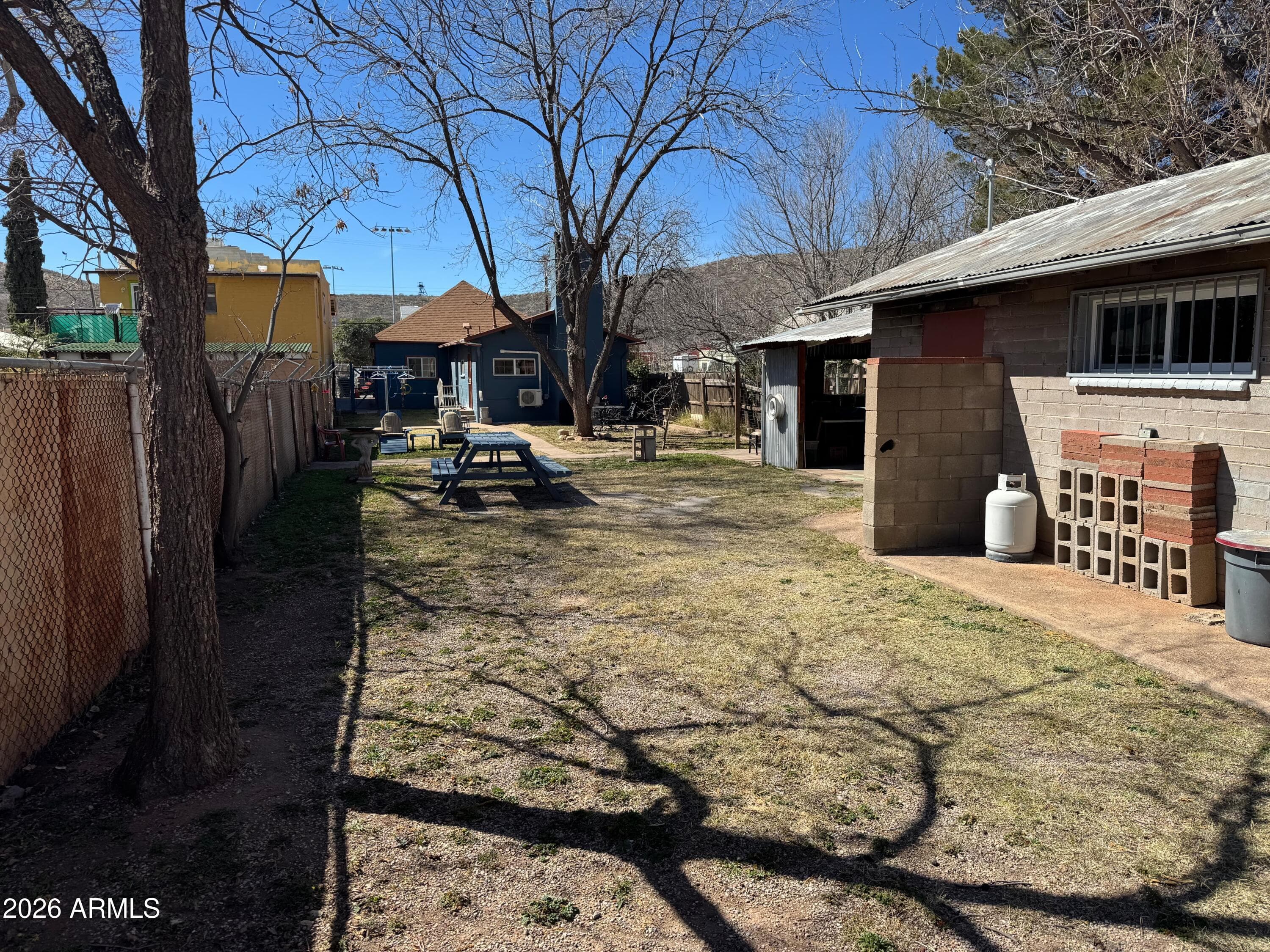 40 Cochise Row — photo 1