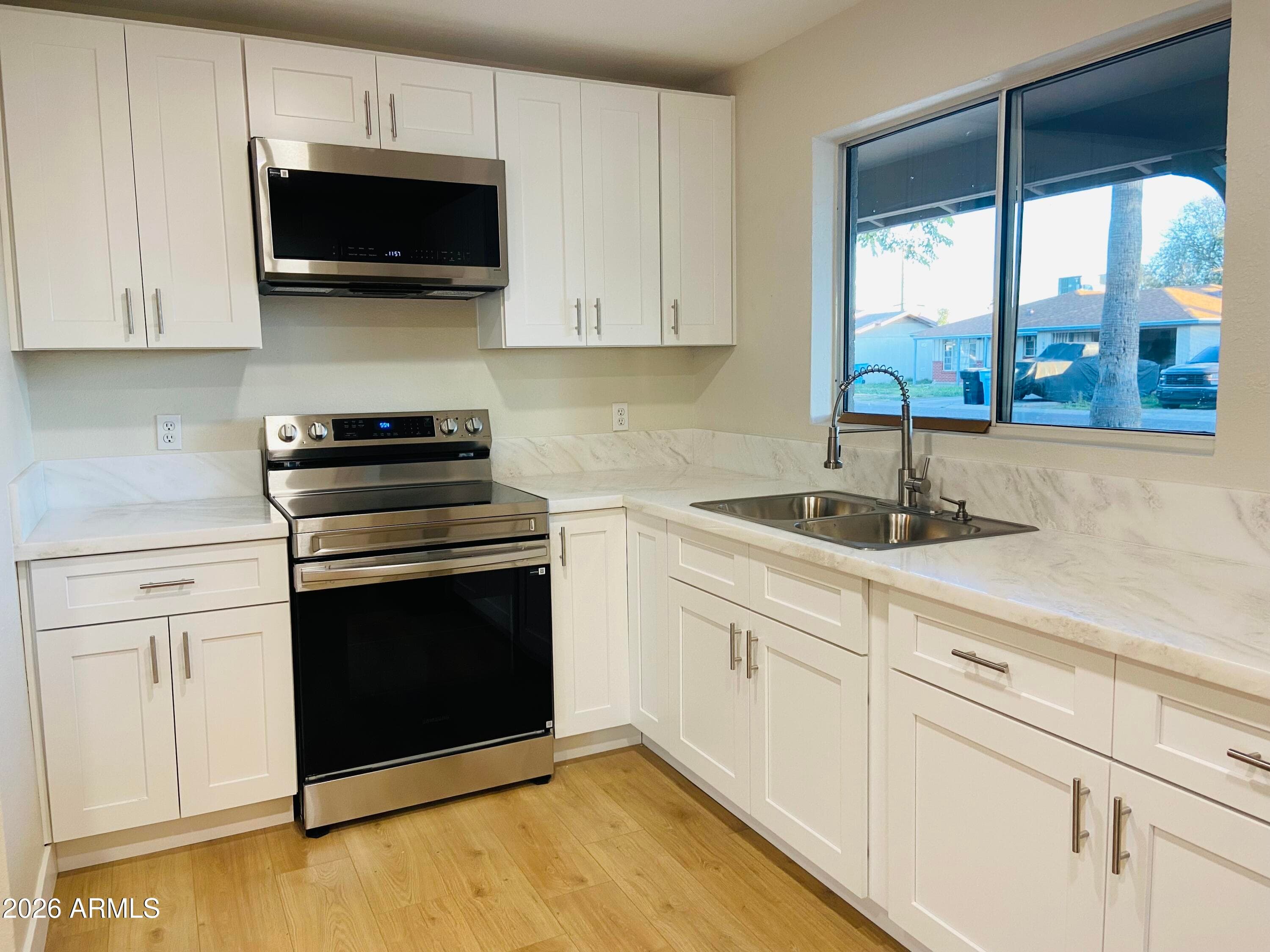3826 W Flynn Ln — photo 2